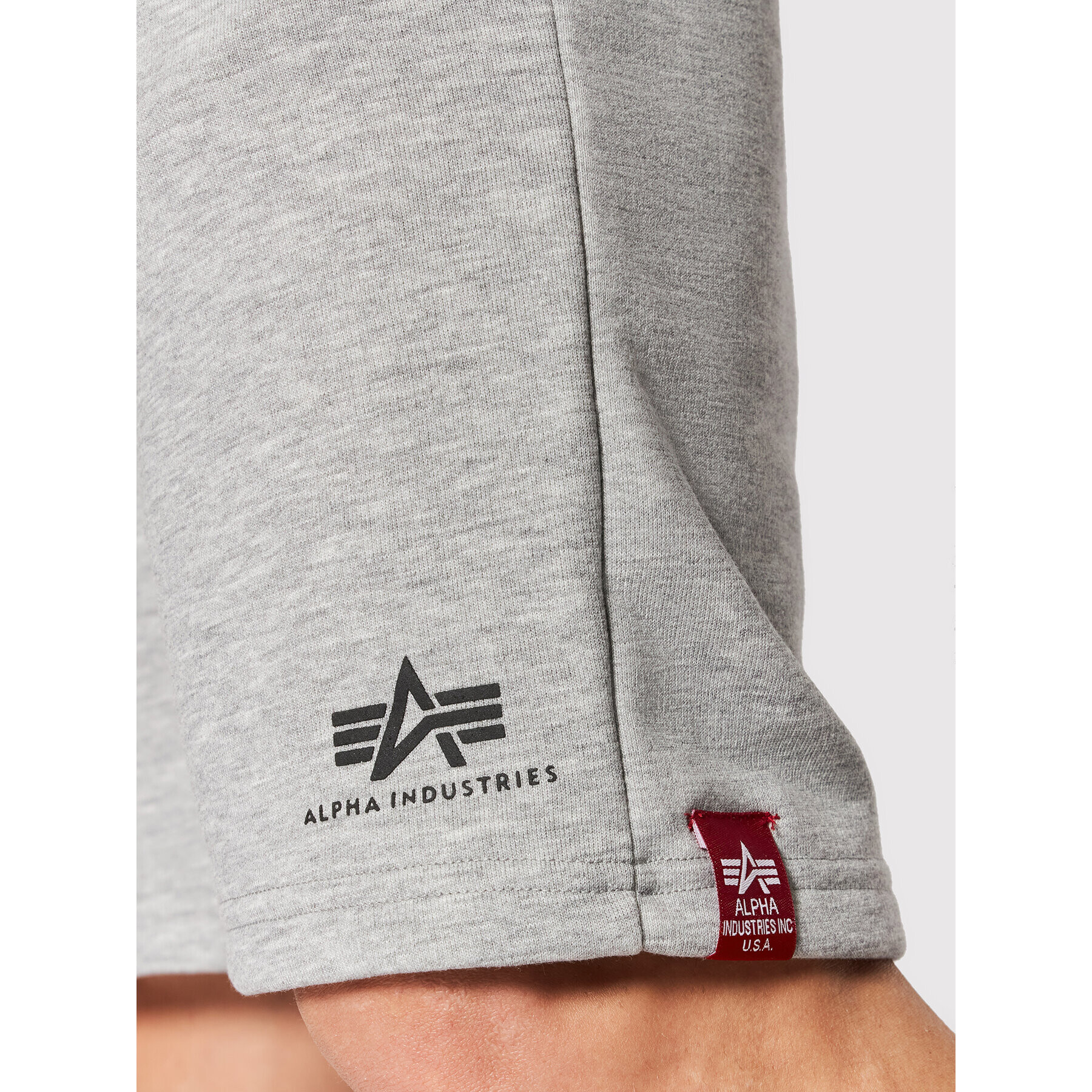 Alpha Industries Športne kratke hlače Basic 116363 Siva Regular Fit - Pepit.si