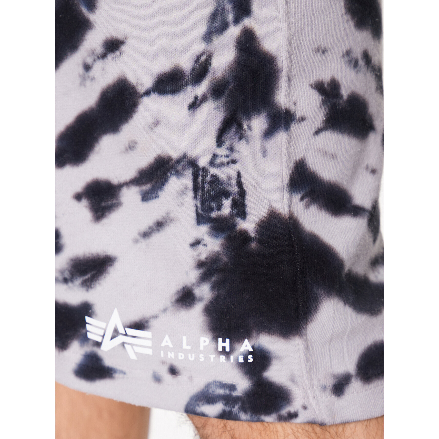 Alpha Industries Športne kratke hlače Tie Dye 106361 Črna Regular Fit - Pepit.si