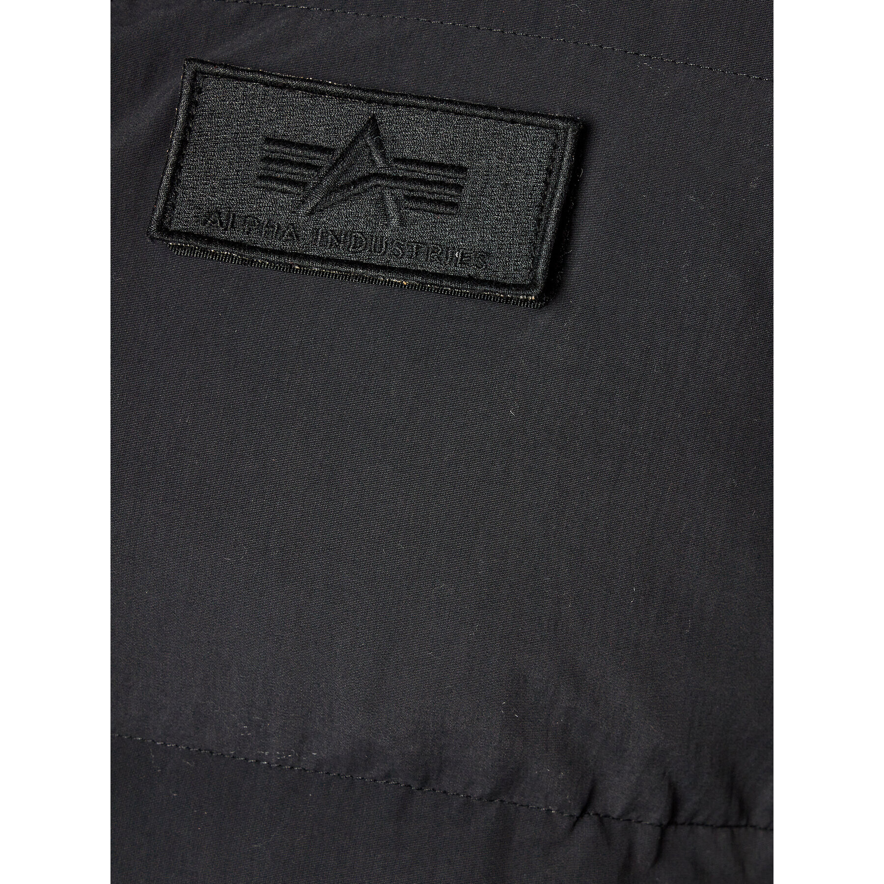 Alpha Industries Telovnik Protector 138125 Črna Regular Fit - Pepit.si