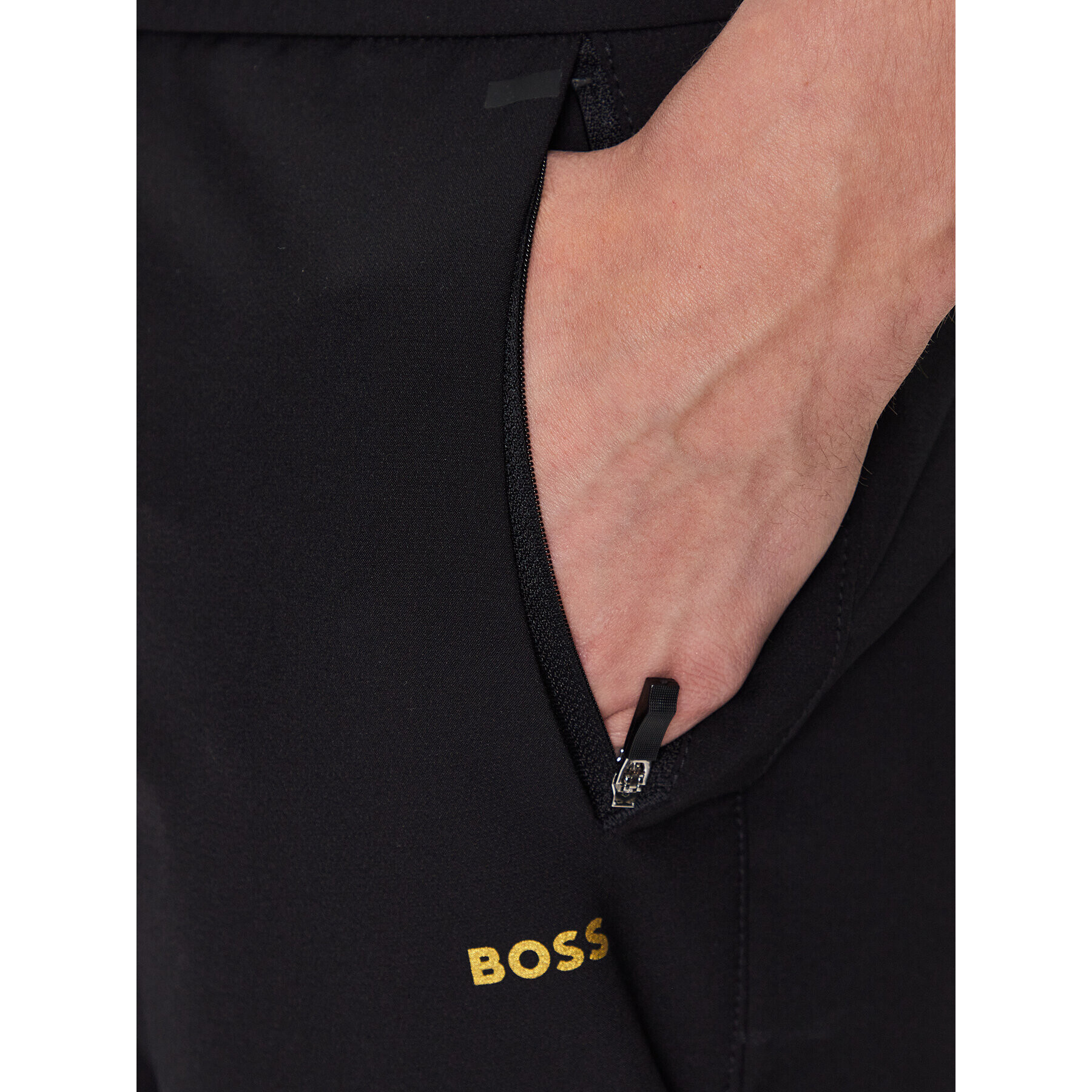 Boss Hlače iz tkanine Jax 50482655 Črna Regular Fit - Pepit.si