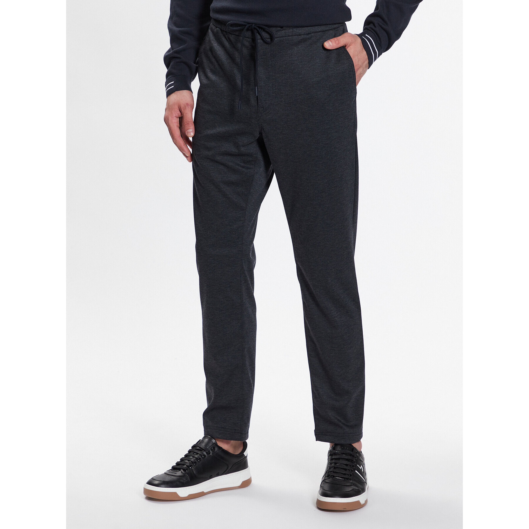 Boss Hlače iz tkanine Taber-Ds 50488915 Mornarsko modra Tapered Fit - Pepit.si