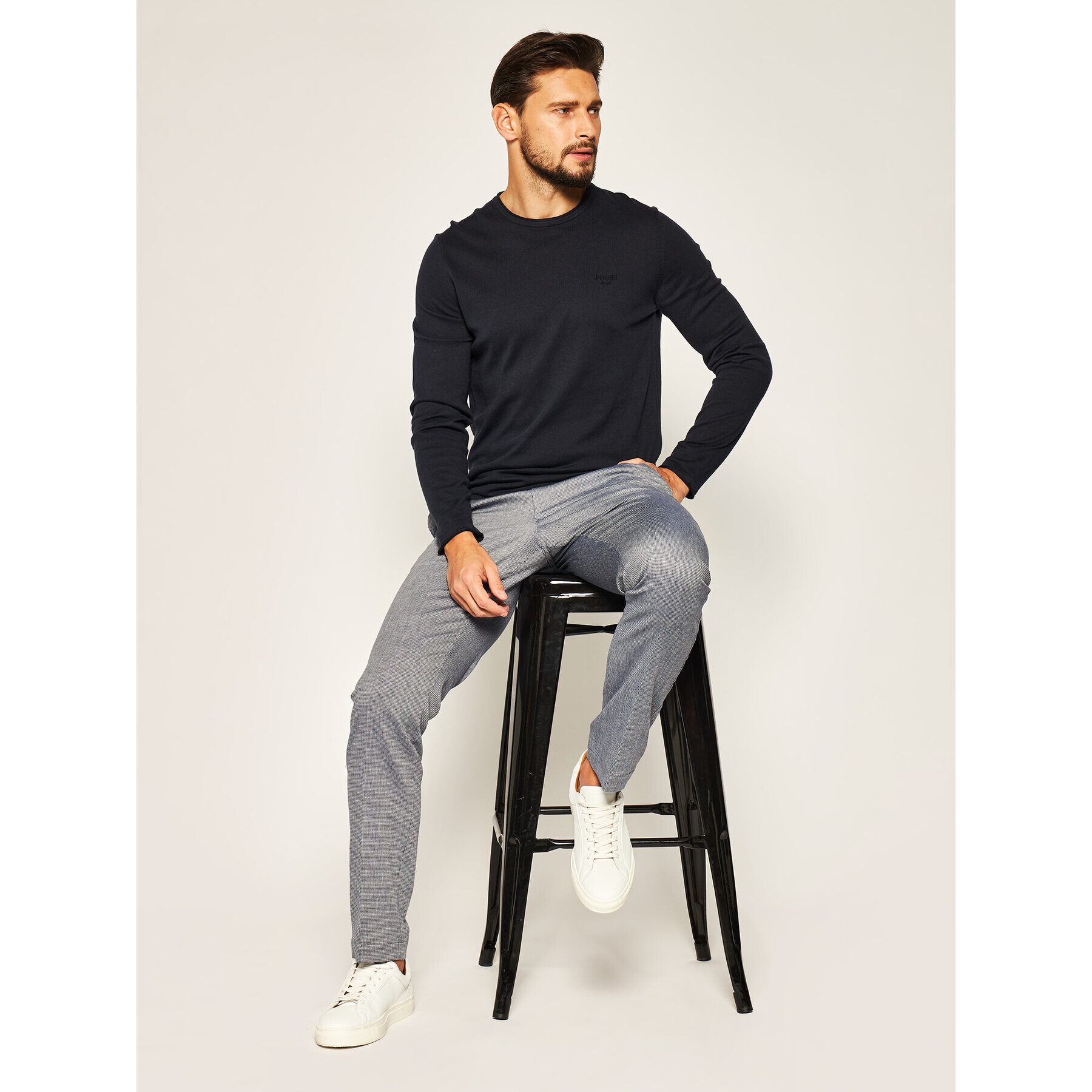 Boss Hlače iz tkanine Stanino17-W 50427212 Mornarsko modra Slim Fit - Pepit.si