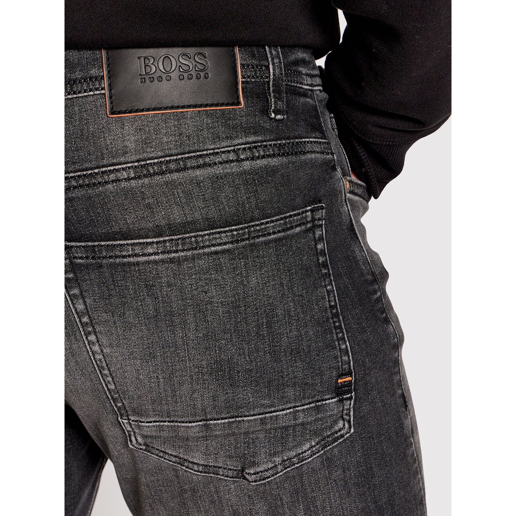 Boss Jeans hlače Delaware 50463403 Črna Slim Fit - Pepit.si