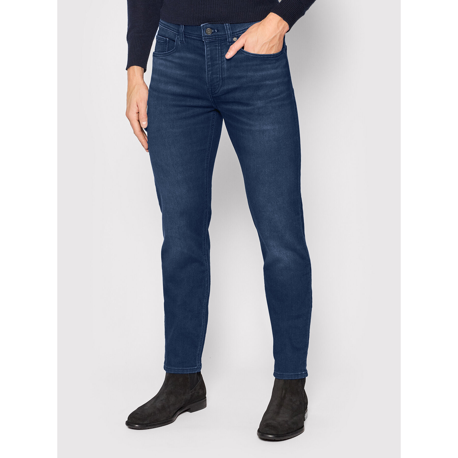 Boss Jeans hlače Taber 50463454 Mornarsko modra Tapered Fit - Pepit.si