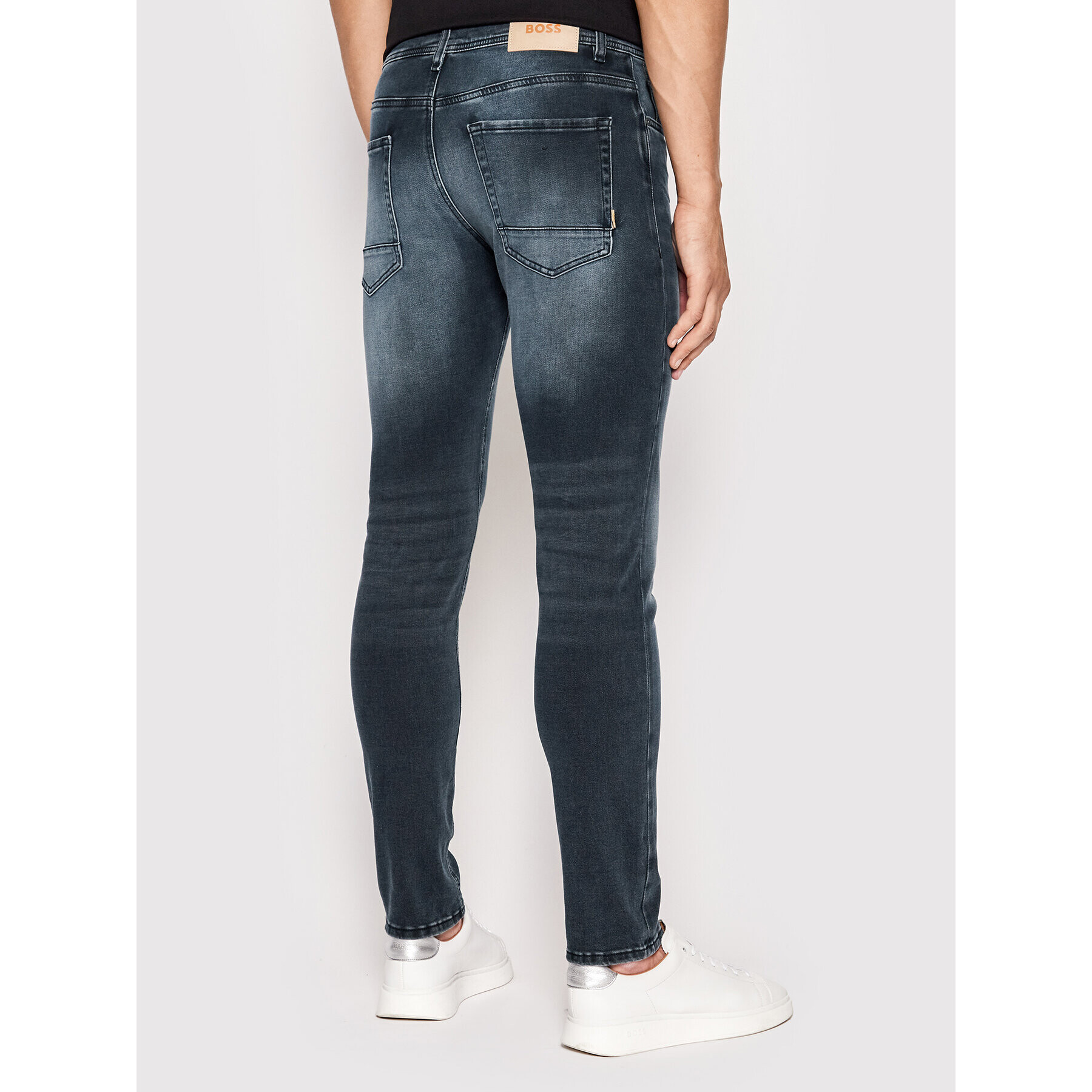 Boss Jeans hlače Taber 50473425 Mornarsko modra Tapered Fit - Pepit.si