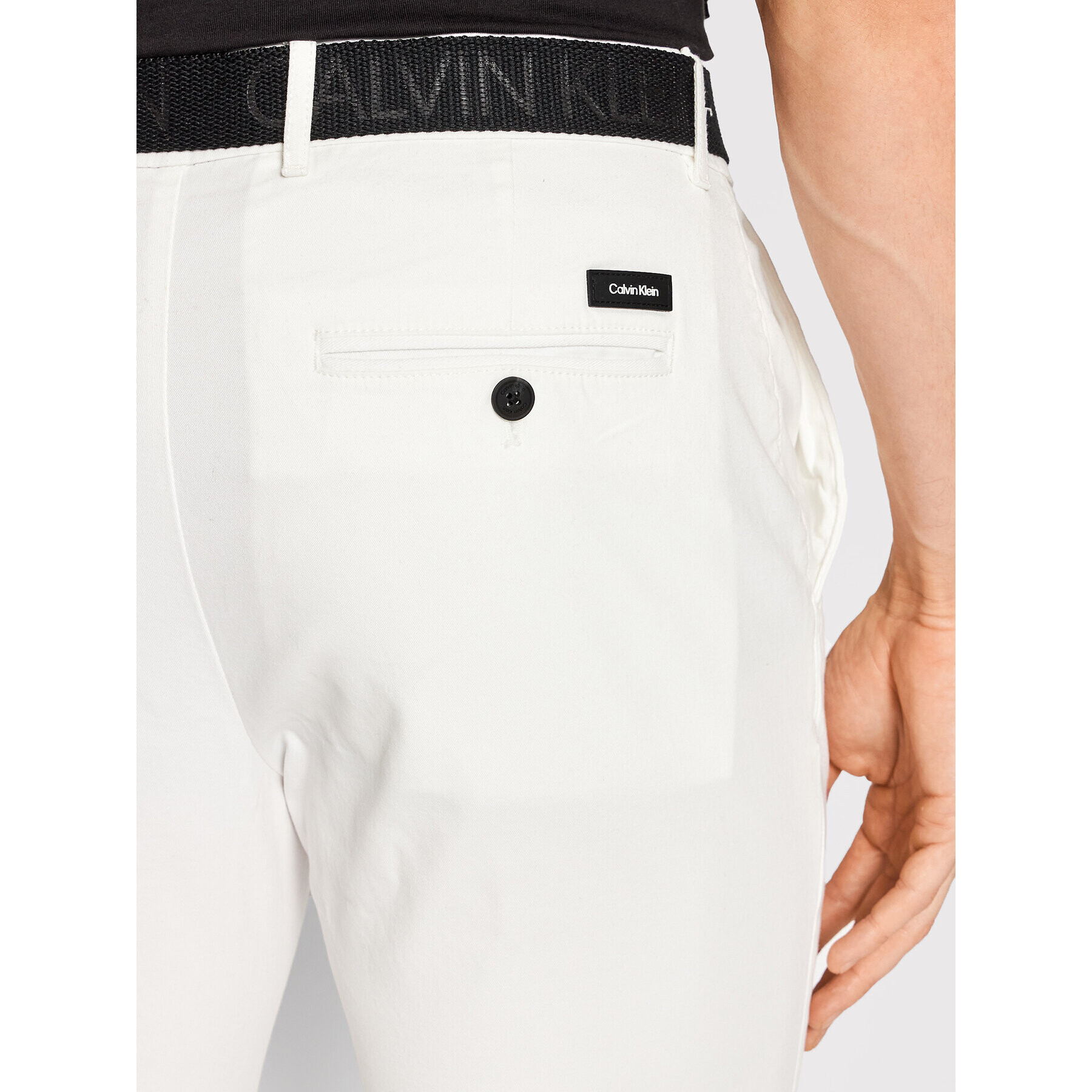 Calvin Klein Chino hlače Garment Dye K10K109456 Bela Slim Fit - Pepit.si