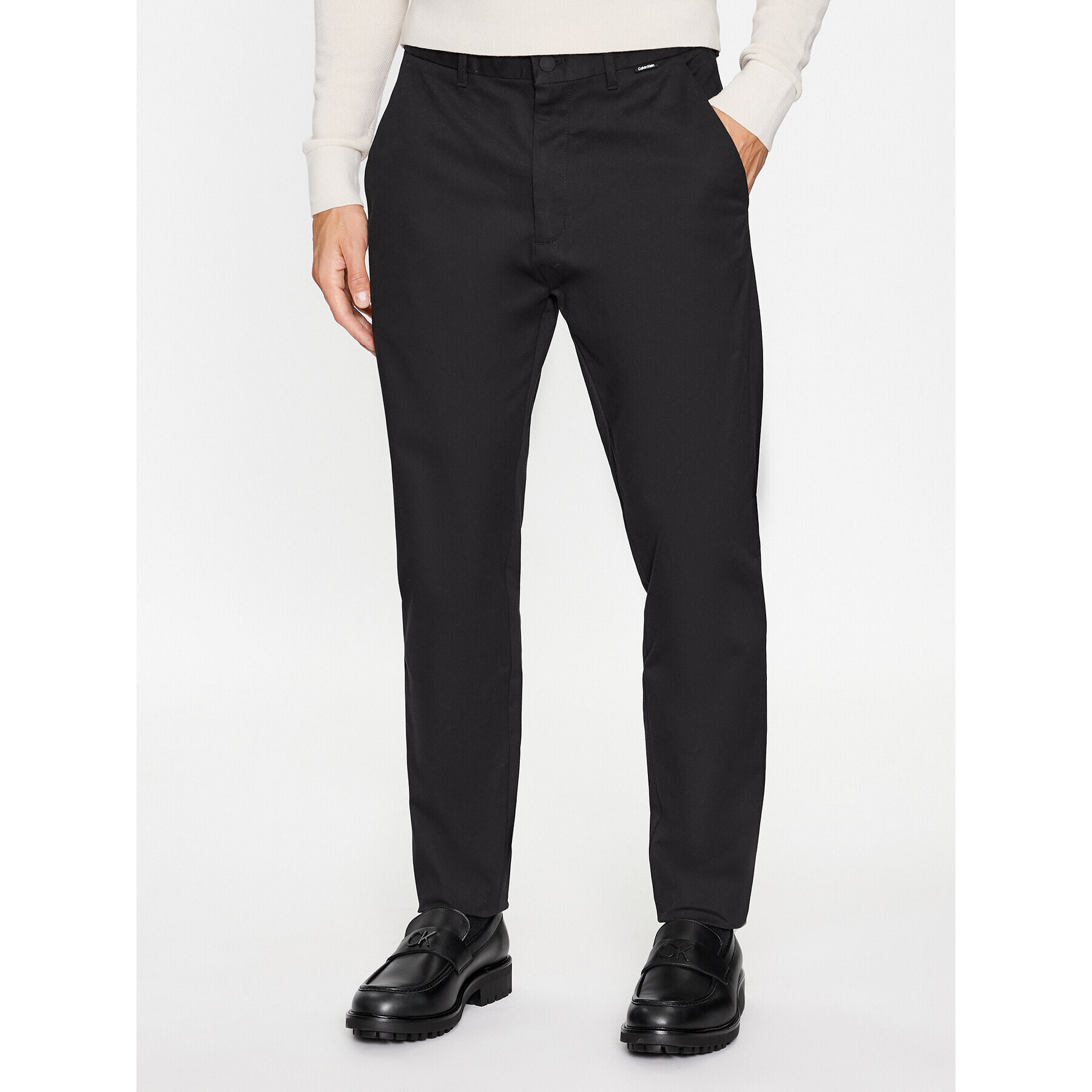 Calvin Klein Chino hlače Modern K10K111791 Črna Tapered Fit - Pepit.si