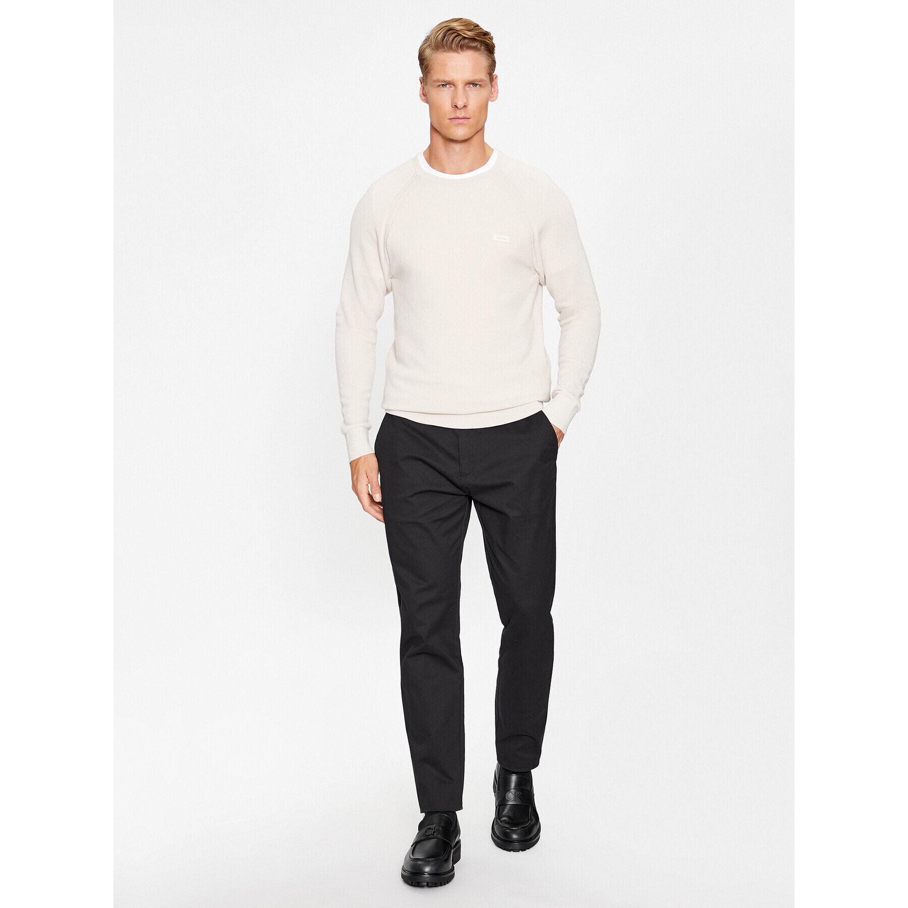 Calvin Klein Chino hlače Modern K10K111791 Črna Tapered Fit - Pepit.si