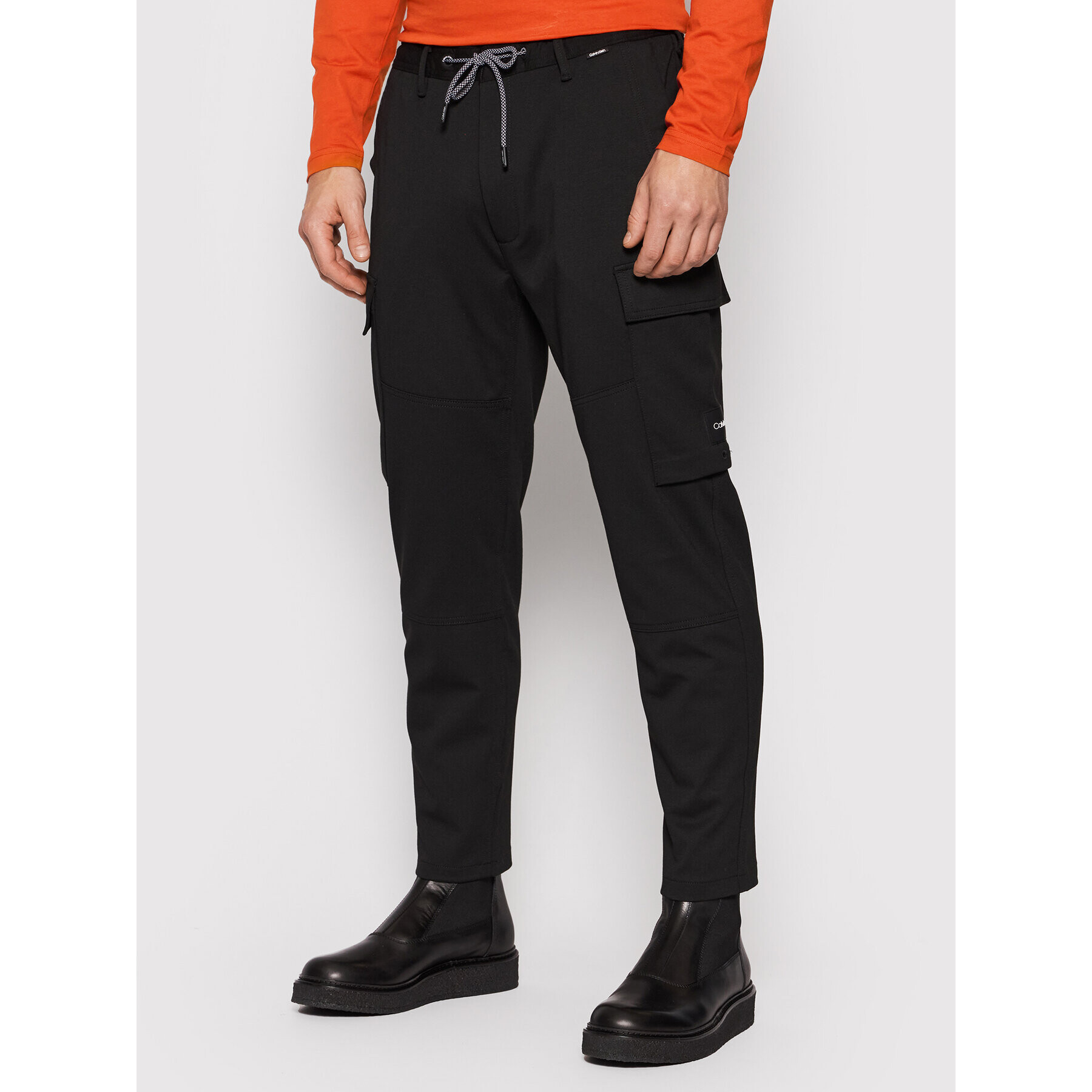 Calvin Klein Hlače iz tkanine Comfort Knit K10K107781 Črna Tapered Fit - Pepit.si