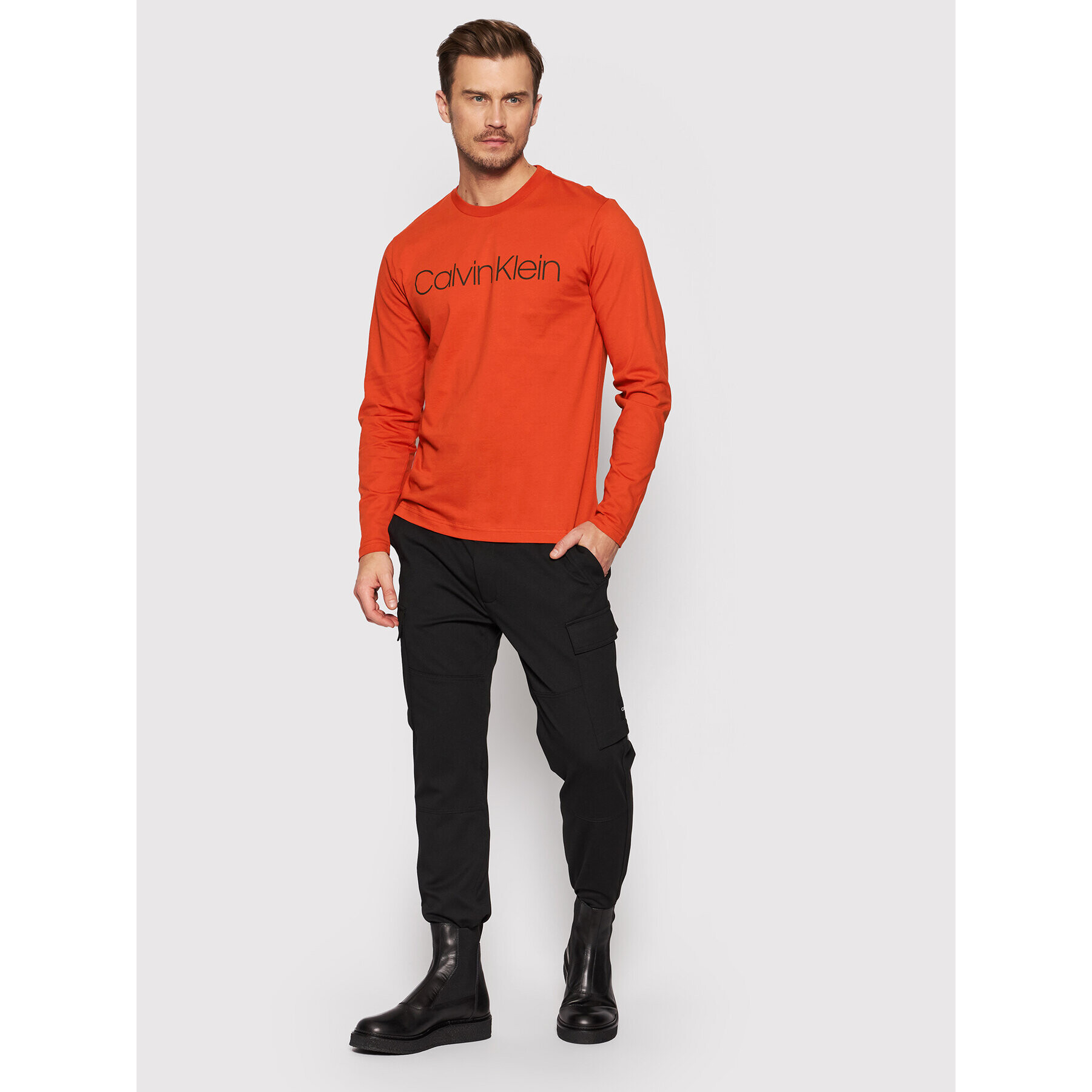 Calvin Klein Hlače iz tkanine Comfort Knit K10K107781 Črna Tapered Fit - Pepit.si