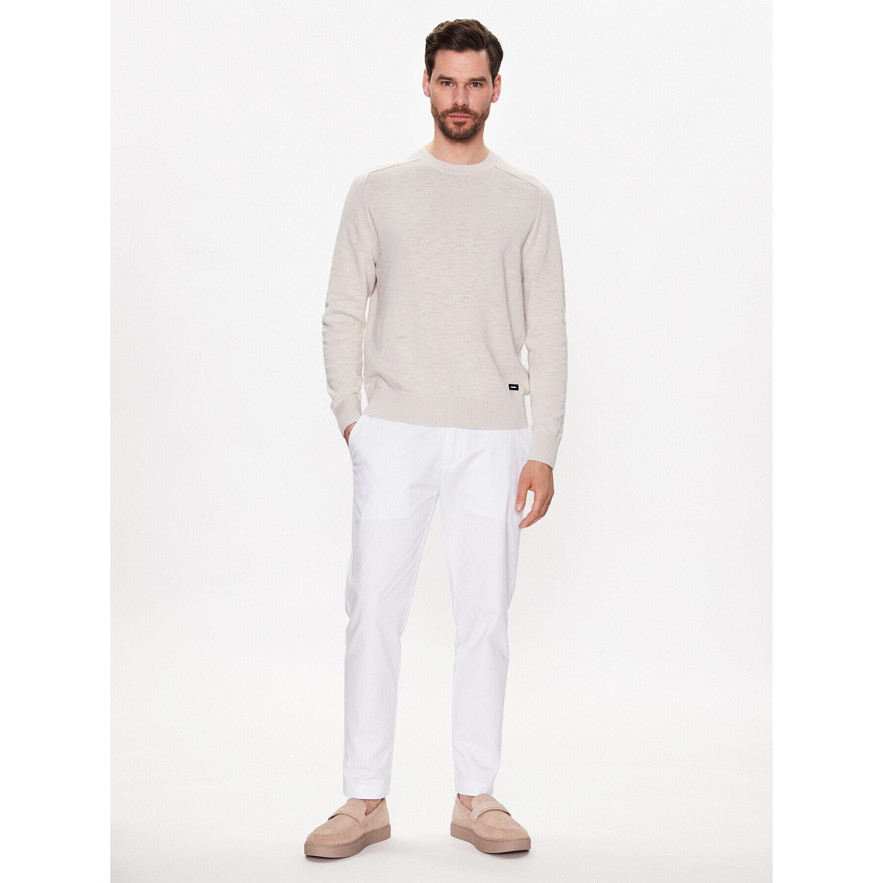 Calvin Klein Hlače iz tkanine Modern Twill Cropped Tapered K10K110969 Bela Tapered Fit - Pepit.si