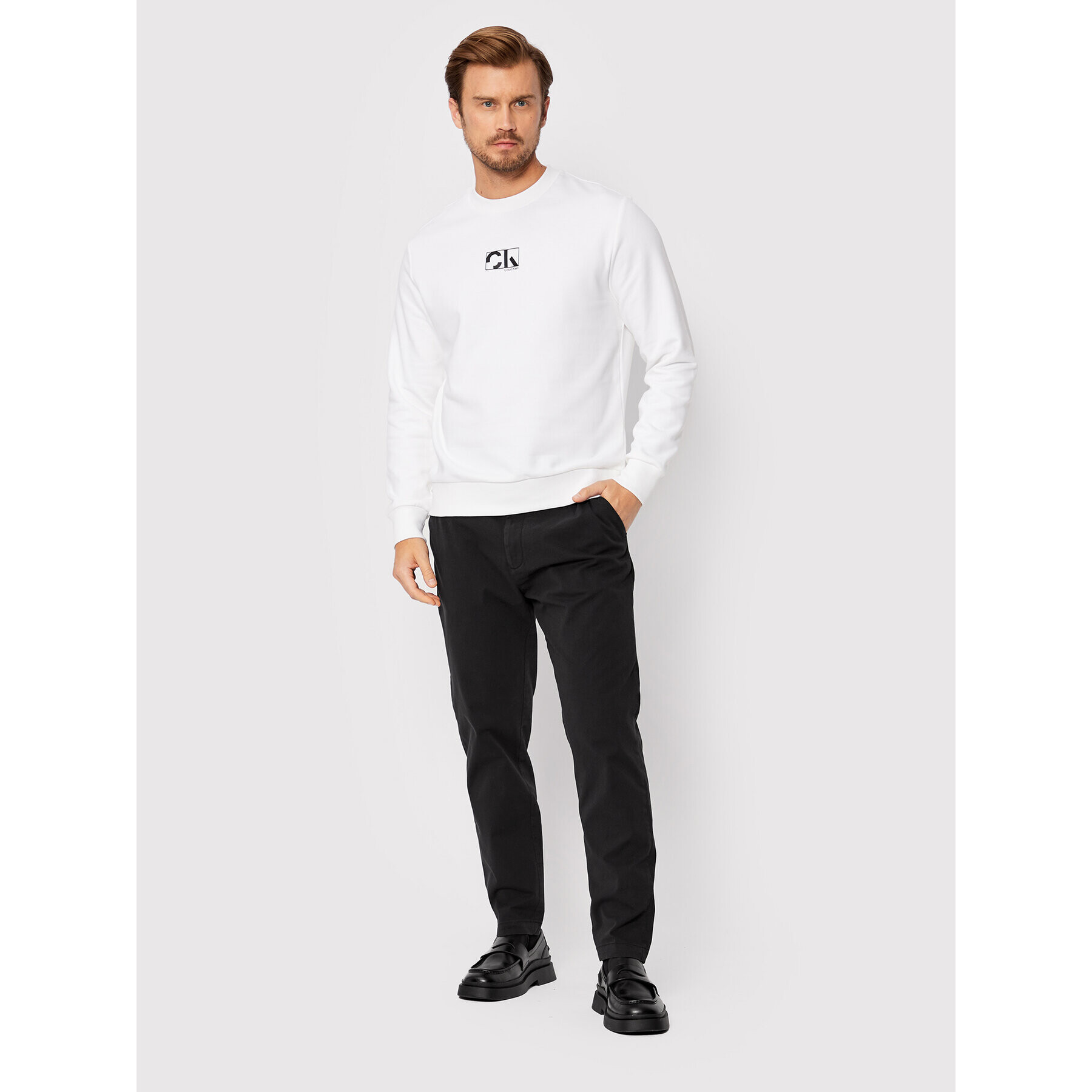 Calvin Klein Hlače iz tkanine Modern Twill K10K108153 Črna Regular Fit - Pepit.si