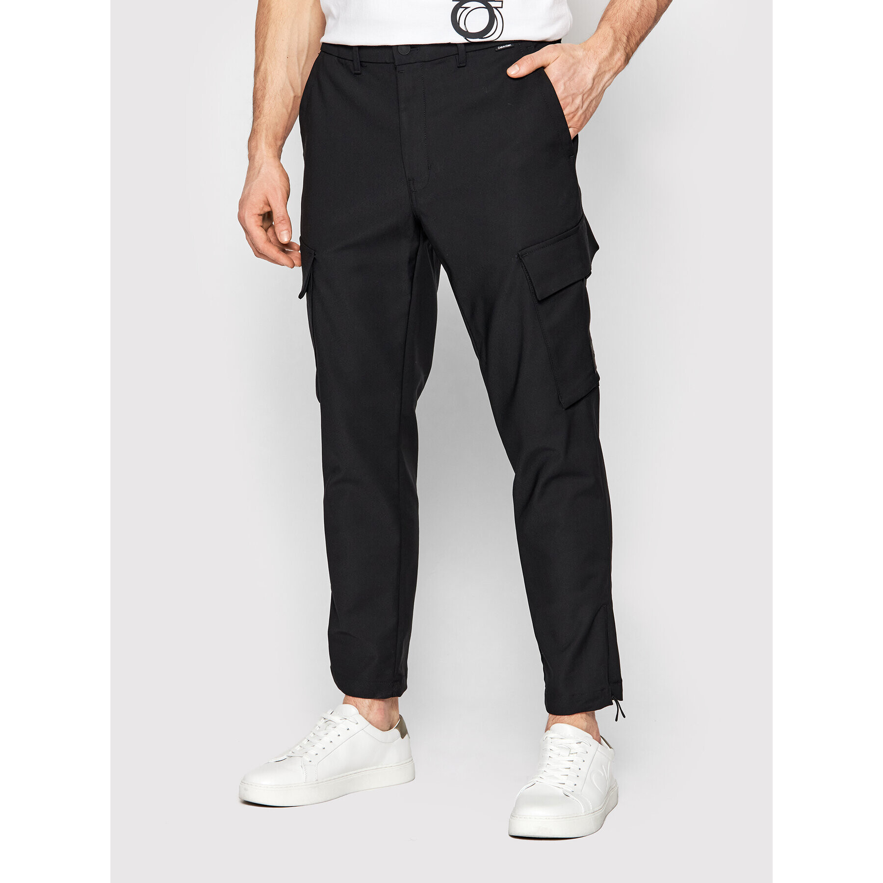 Calvin Klein Hlače iz tkanine Tech Stretch Cargo K10K108647 Črna Slim Fit - Pepit.si