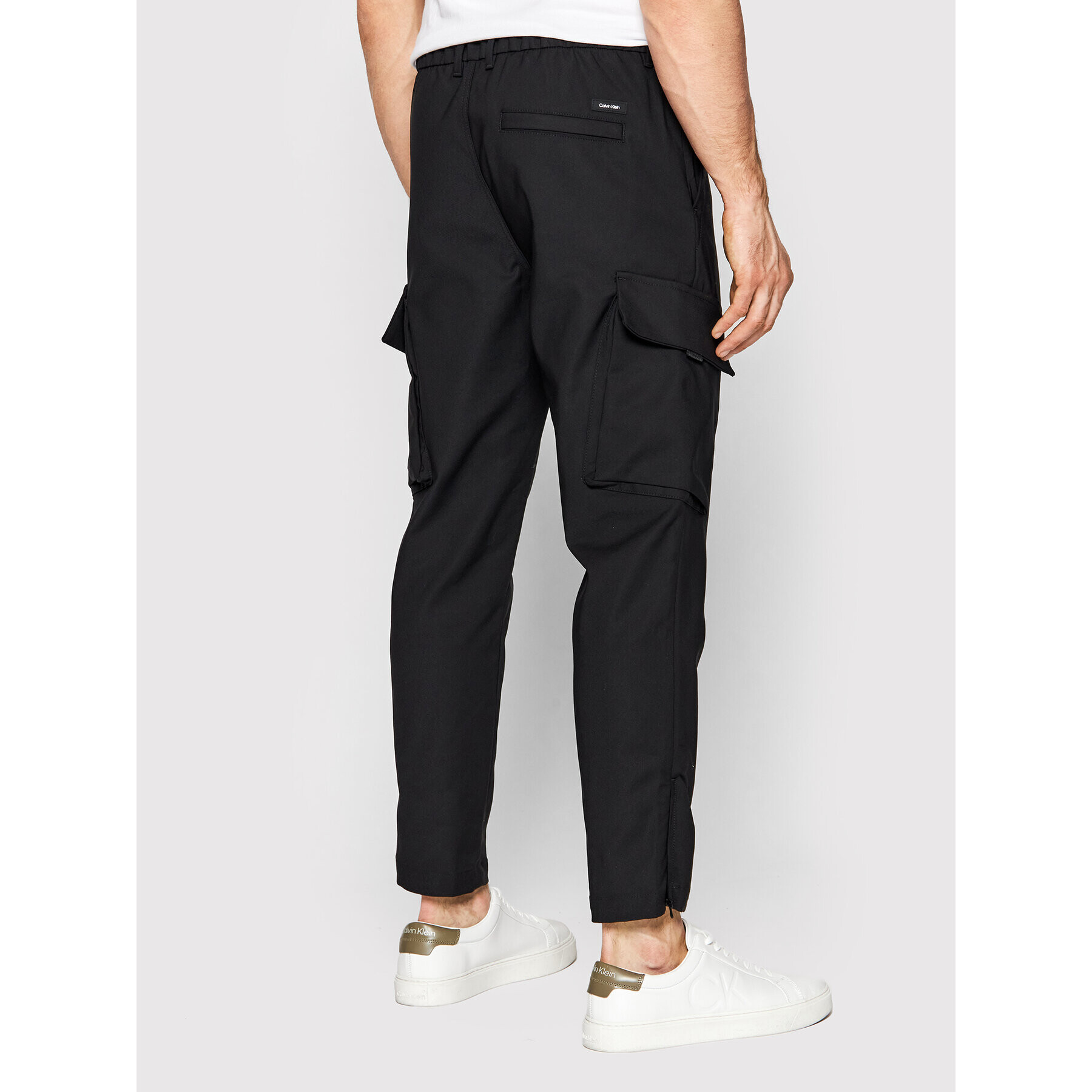 Calvin Klein Hlače iz tkanine Tech Stretch Cargo K10K108647 Črna Slim Fit - Pepit.si