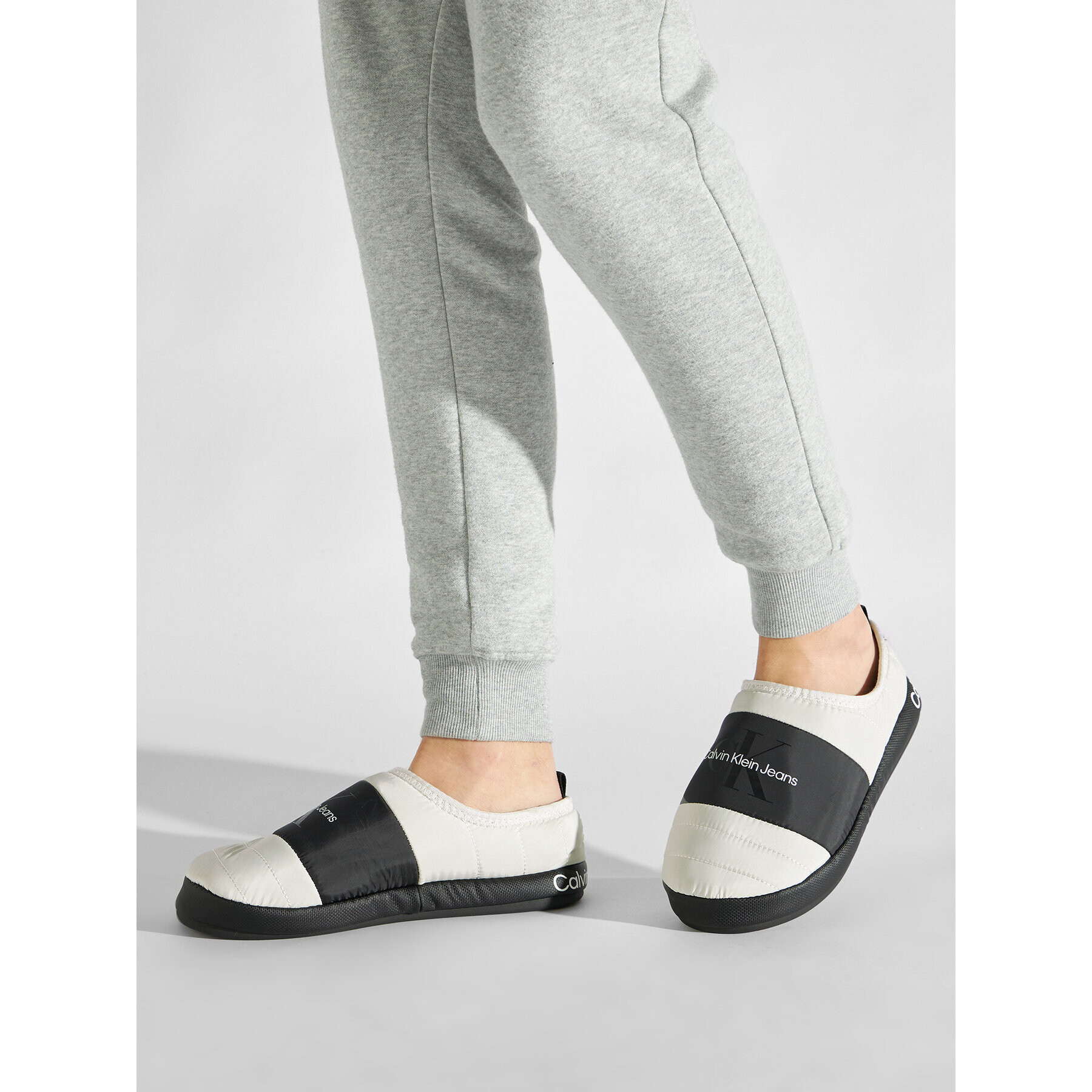 Calvin Klein Jeans Copati Home Slipper YM0YM00546 Srebrna - Pepit.si