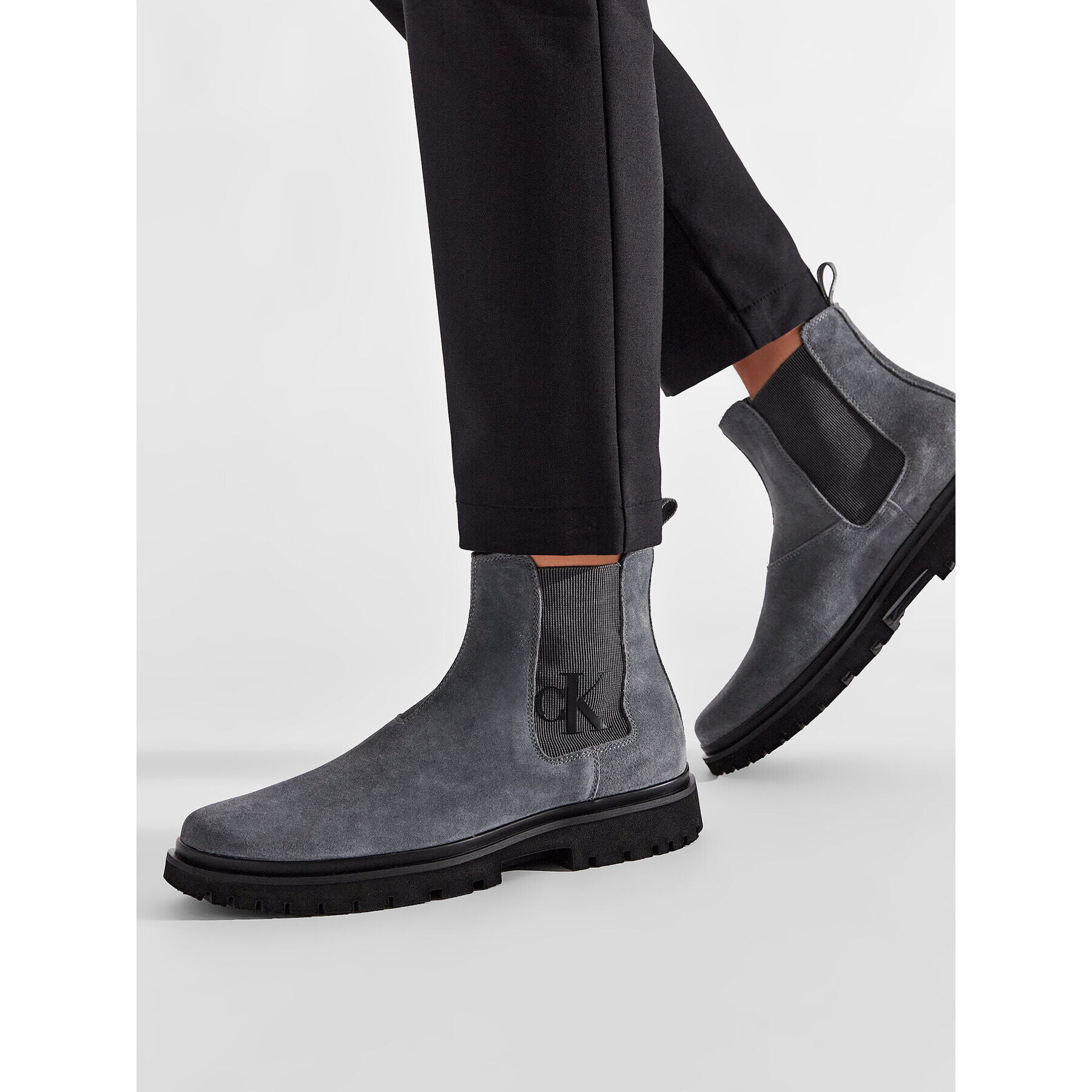 Calvin Klein Jeans Gležnjarji Chelsea Lug Mid Chelsea Boot YM0YM00271 Siva - Pepit.si