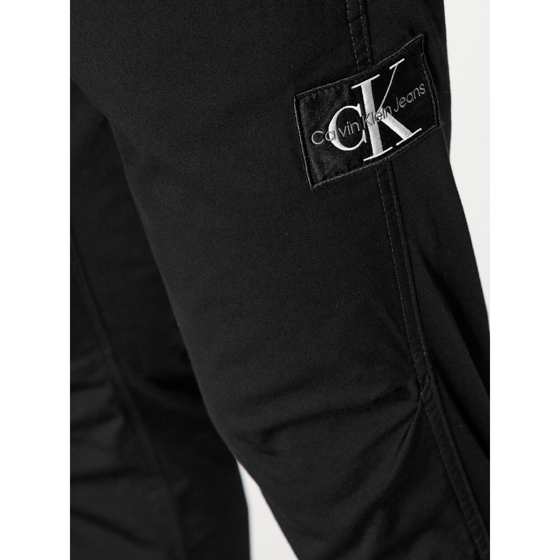 Calvin Klein Jeans Hlače iz tkanine Monologo J30J324045 Črna Slim Fit - Pepit.si