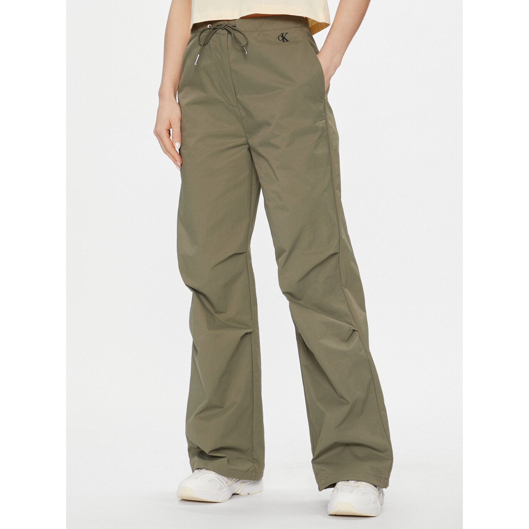 Calvin Klein Jeans Hlače iz tkanine Parachute Pant J20J222609 Khaki Regular Fit - Pepit.si