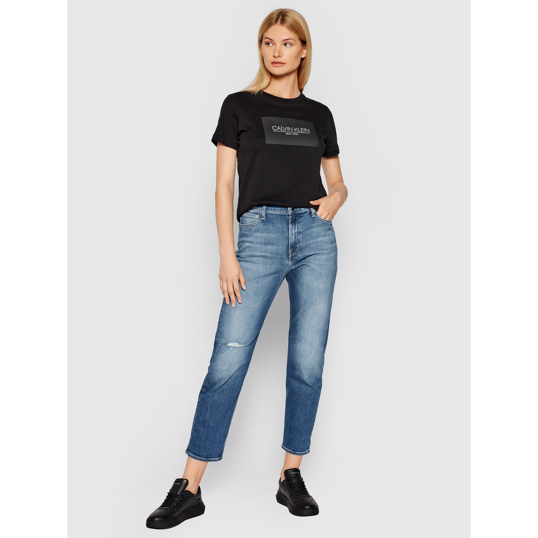 Calvin Klein Jeans hlače K20K202888 Modra Relaxed Fit - Pepit.si