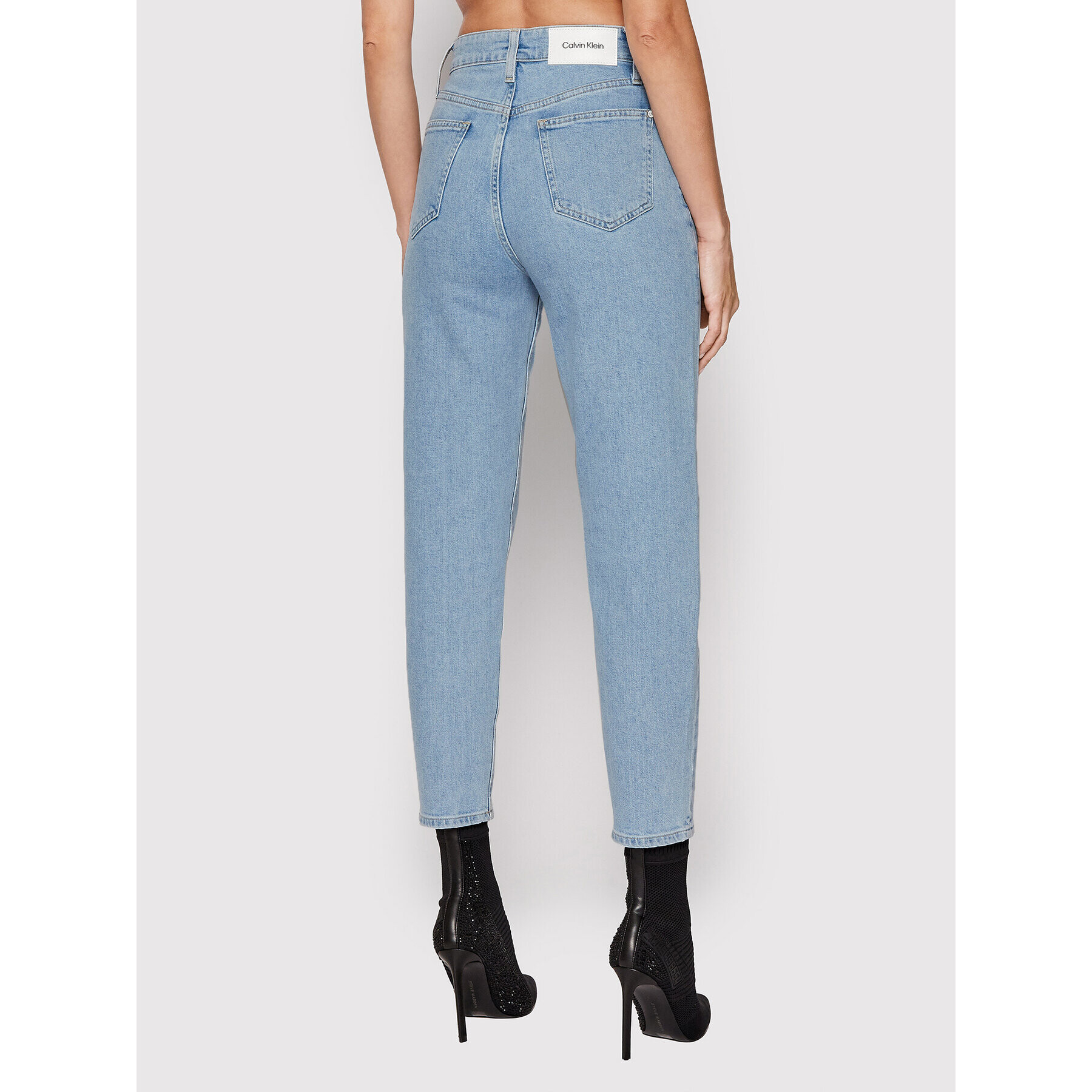 Calvin Klein Jeans hlače K20K203568 Modra Mom Fit - Pepit.si