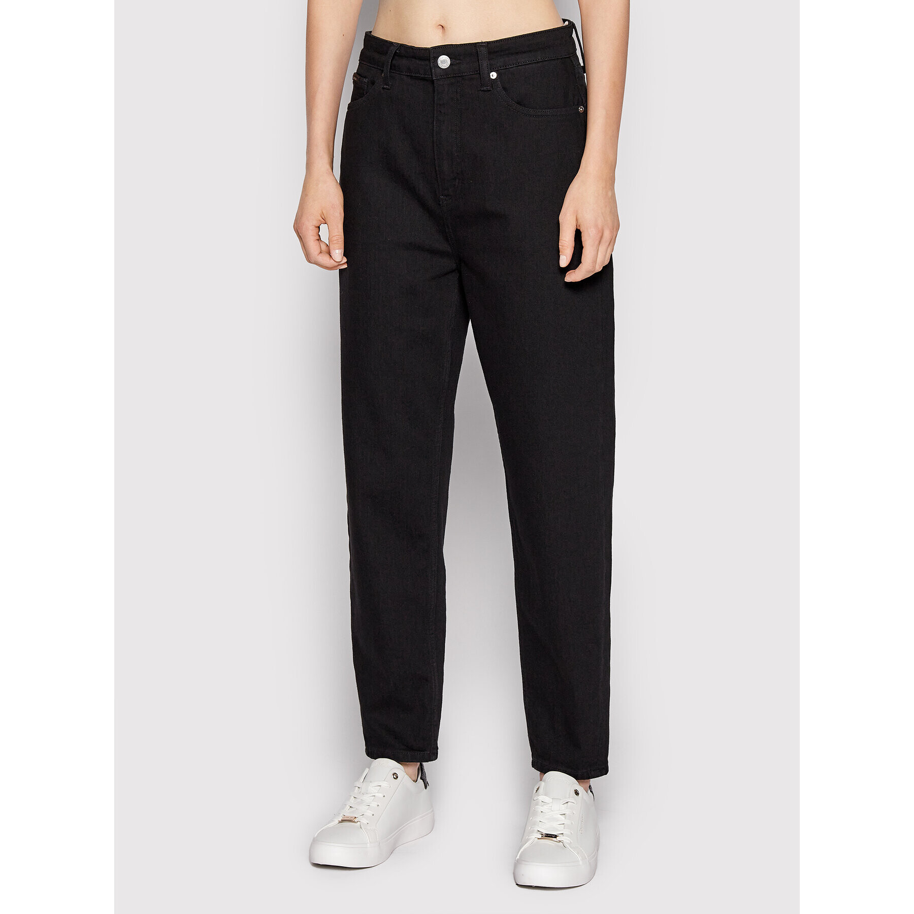 Calvin Klein Jeans hlače K20K204441 Črna Mom Fit - Pepit.si