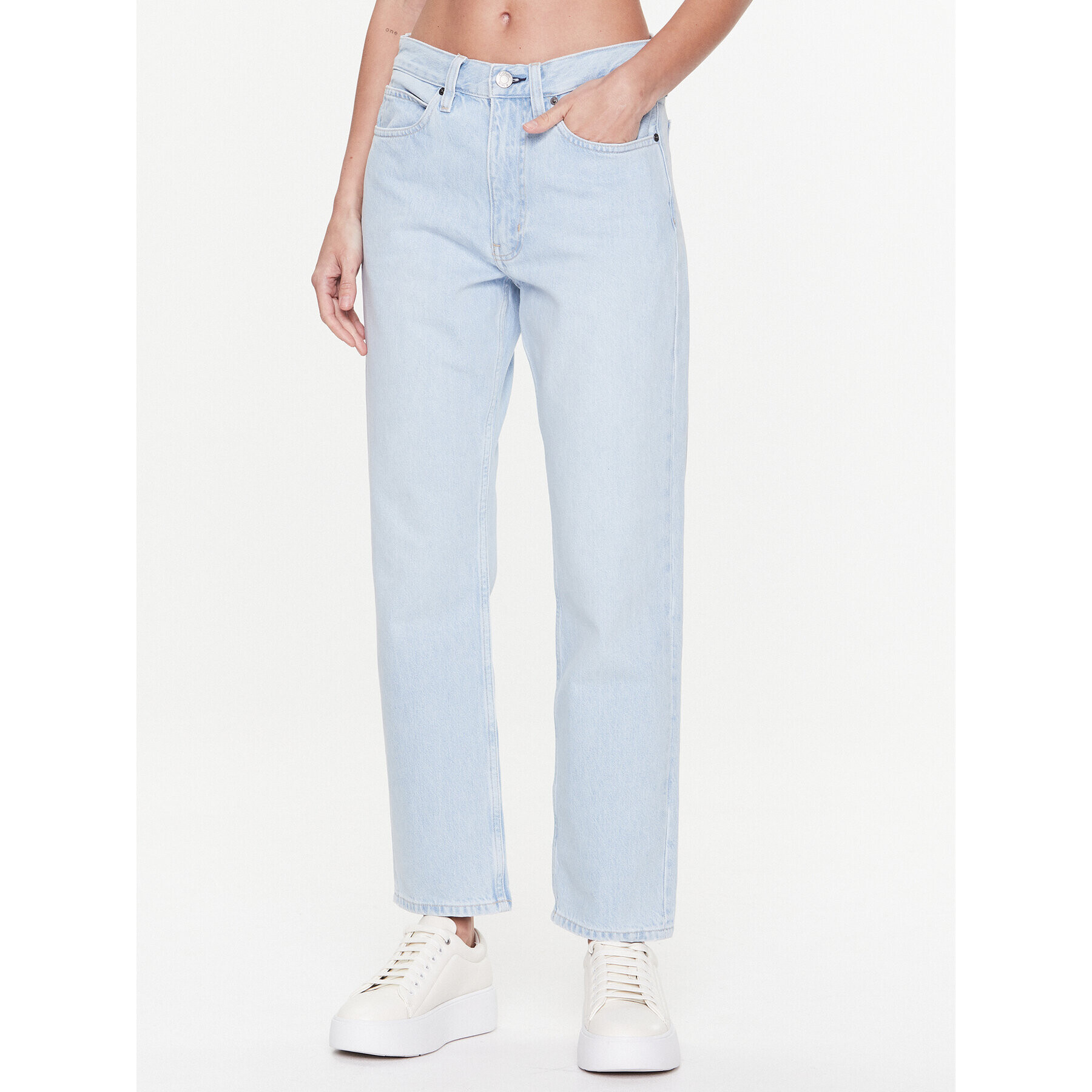 Calvin Klein Jeans hlače K20K205162 Modra Boyfriend Fit - Pepit.si