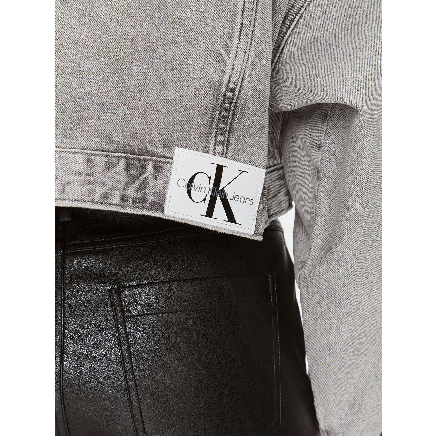 Calvin Klein Jeans Jeans jakna J20J222467 Siva Oversize - Pepit.si