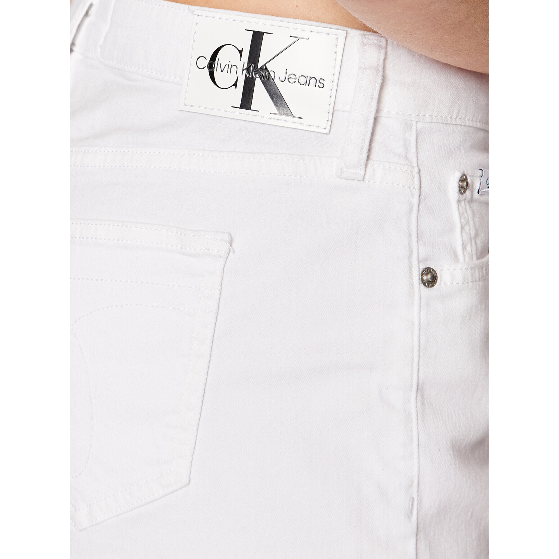 Calvin Klein Jeans Jeans kratke hlače J20J218497 Bela Regular Fit - Pepit.si