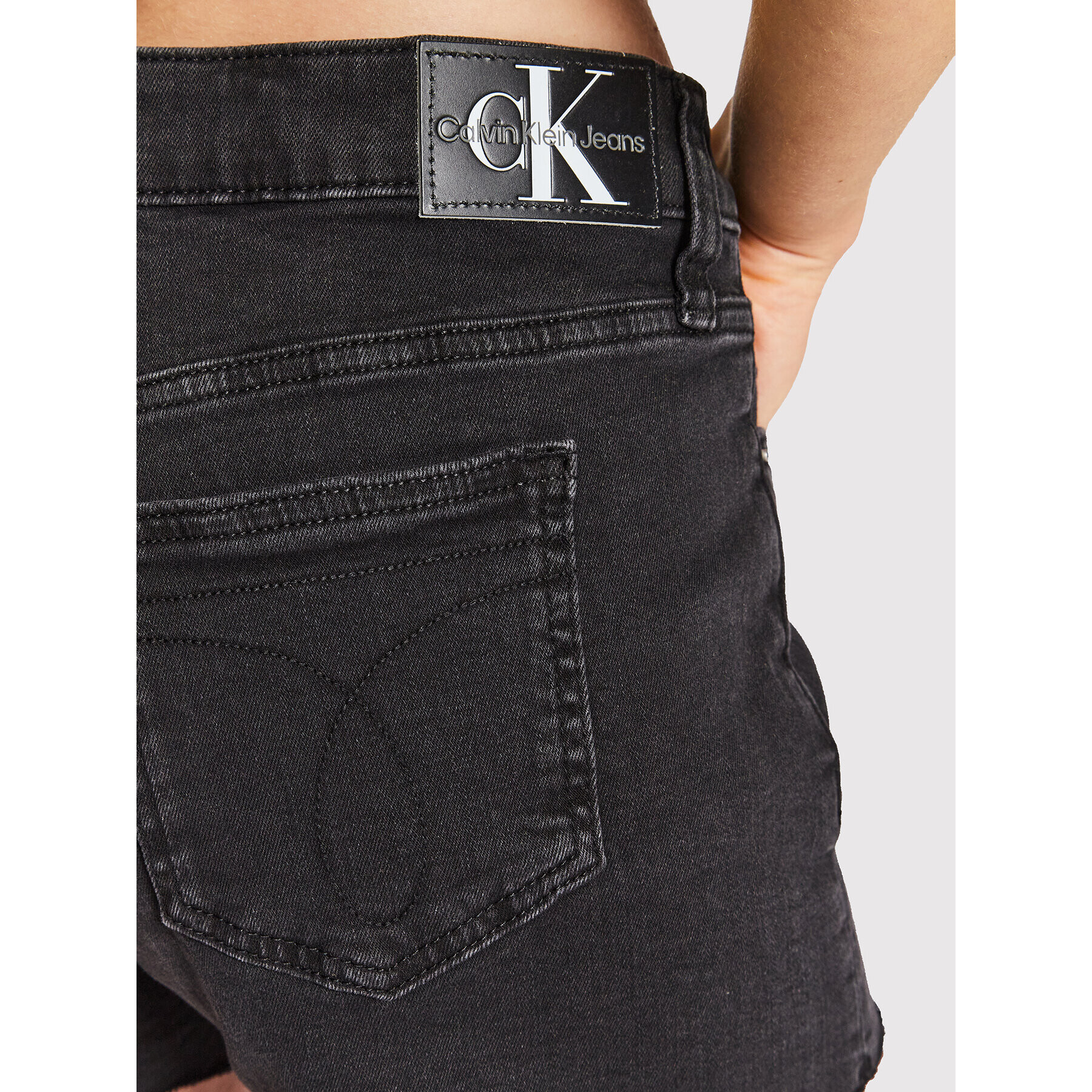 Calvin Klein Jeans Jeans kratke hlače J20J218505 Črna Regular Fit - Pepit.si