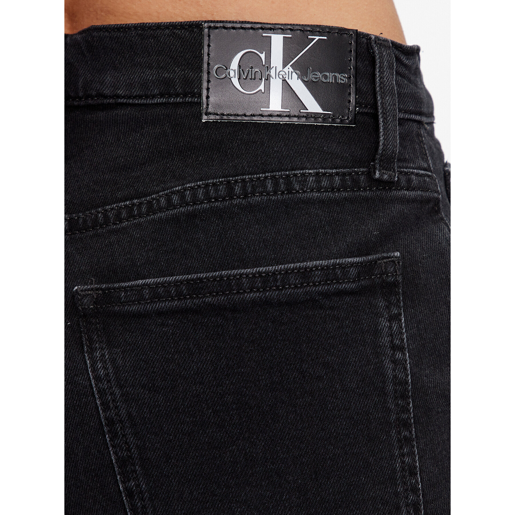 Calvin Klein Jeans Jeans kratke hlače J20J220642 Črna Regular Fit - Pepit.si