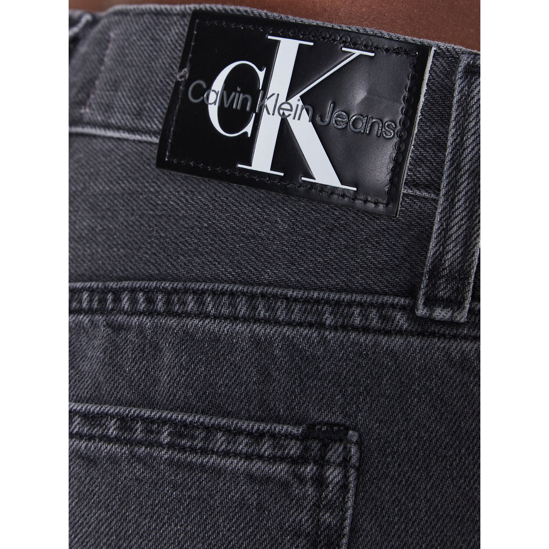 Calvin Klein Jeans Jeans kratke hlače J20J220647 Črna Mom Fit - Pepit.si