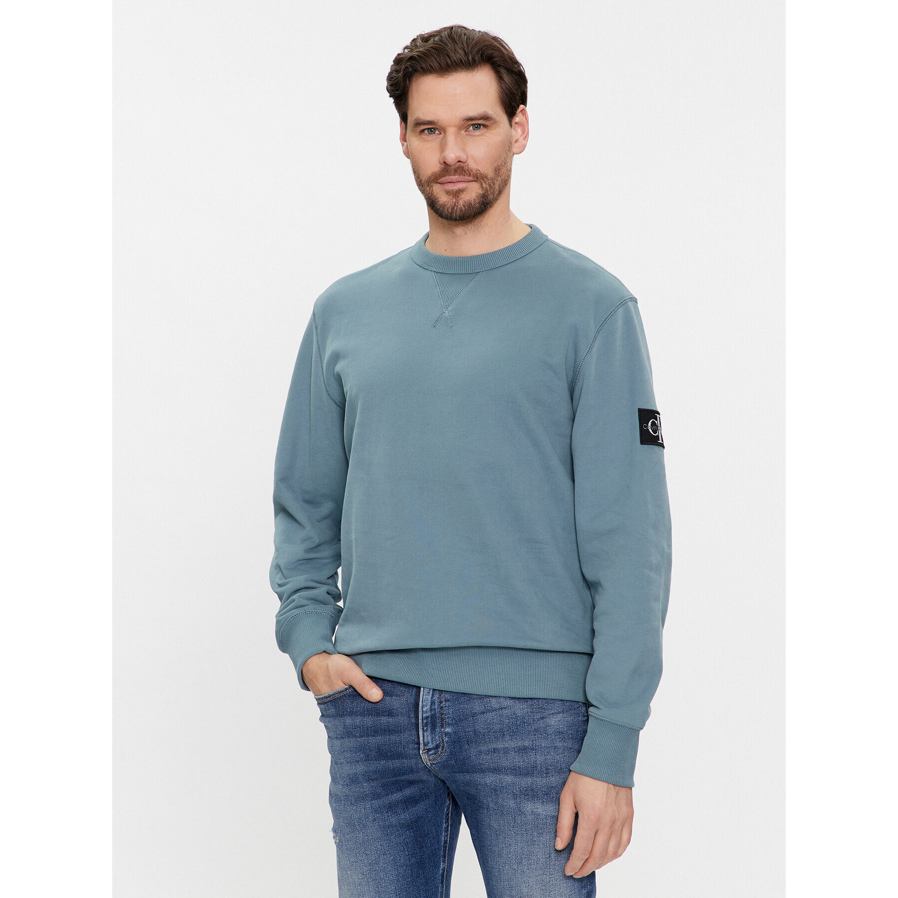 Calvin Klein Jeans Jopa Badge Crew Neck J30J323426 Mornarsko modra Regular Fit - Pepit.si