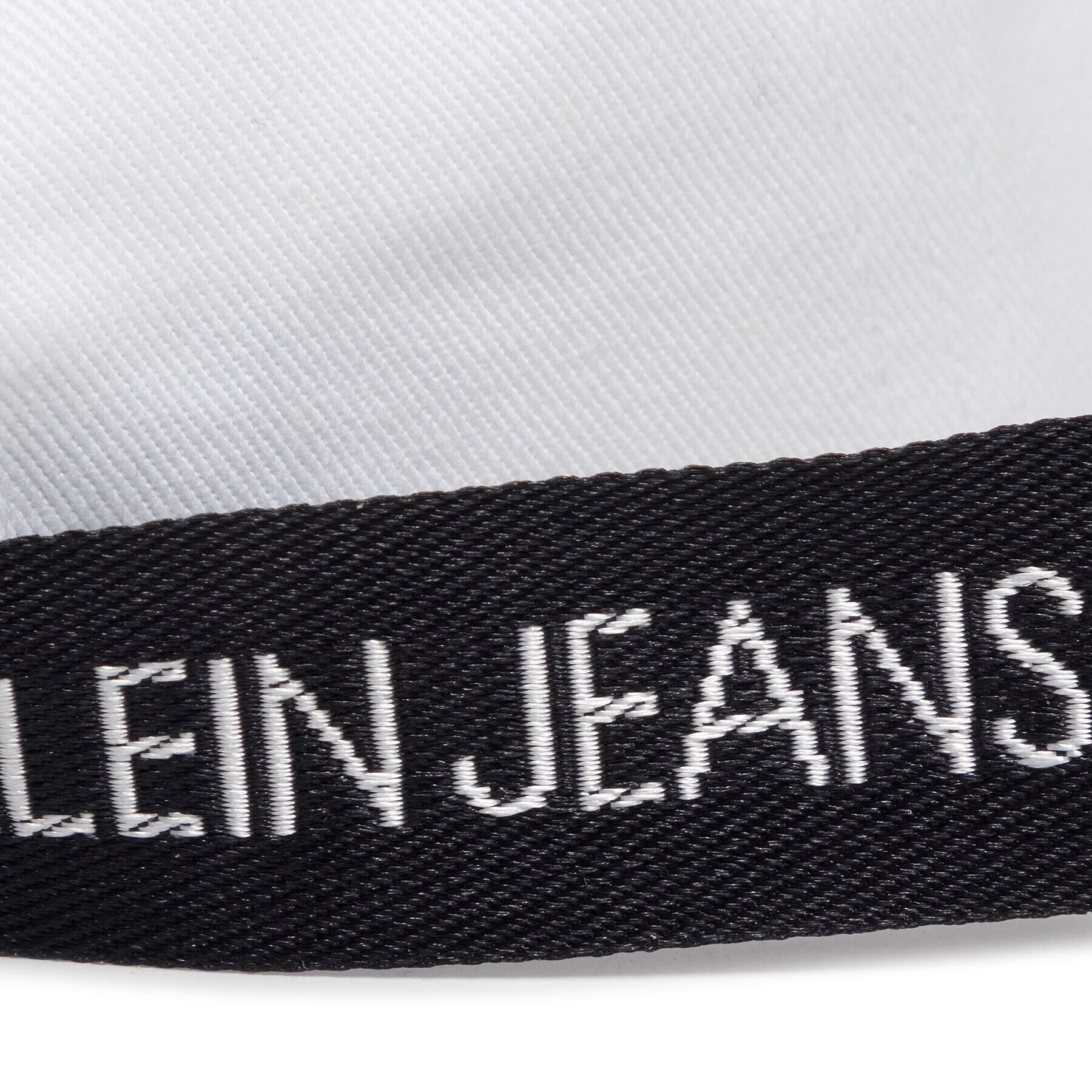 Calvin Klein Jeans Kapa s šiltom Ckj Street Cap K60K606628 Bela - Pepit.si