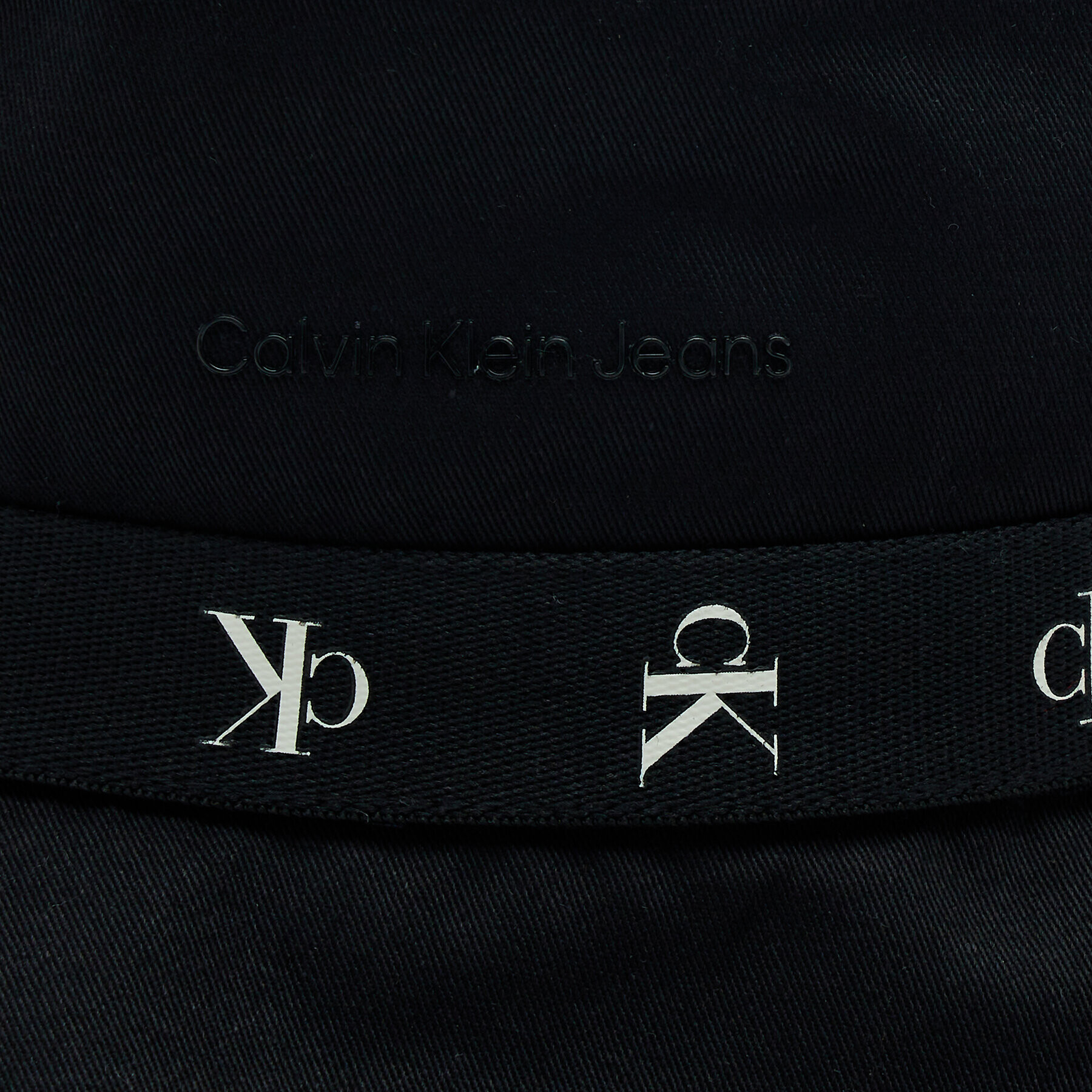 Calvin Klein Jeans Klobuk Bucket Ultralight K60K610909 Črna - Pepit.si