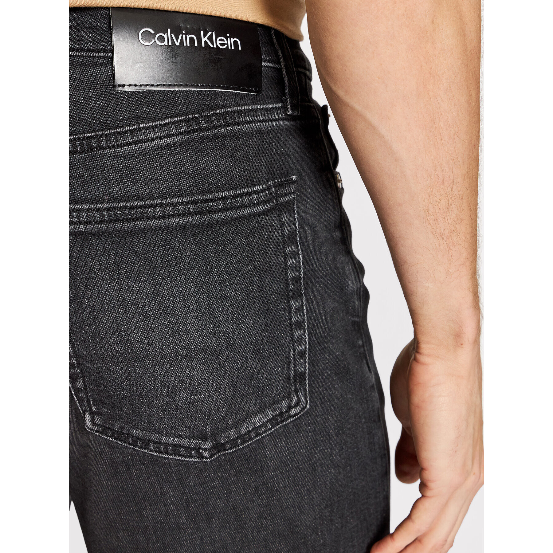 Calvin Klein Jeans kratke hlače K10K108676 Črna Slim Fit - Pepit.si