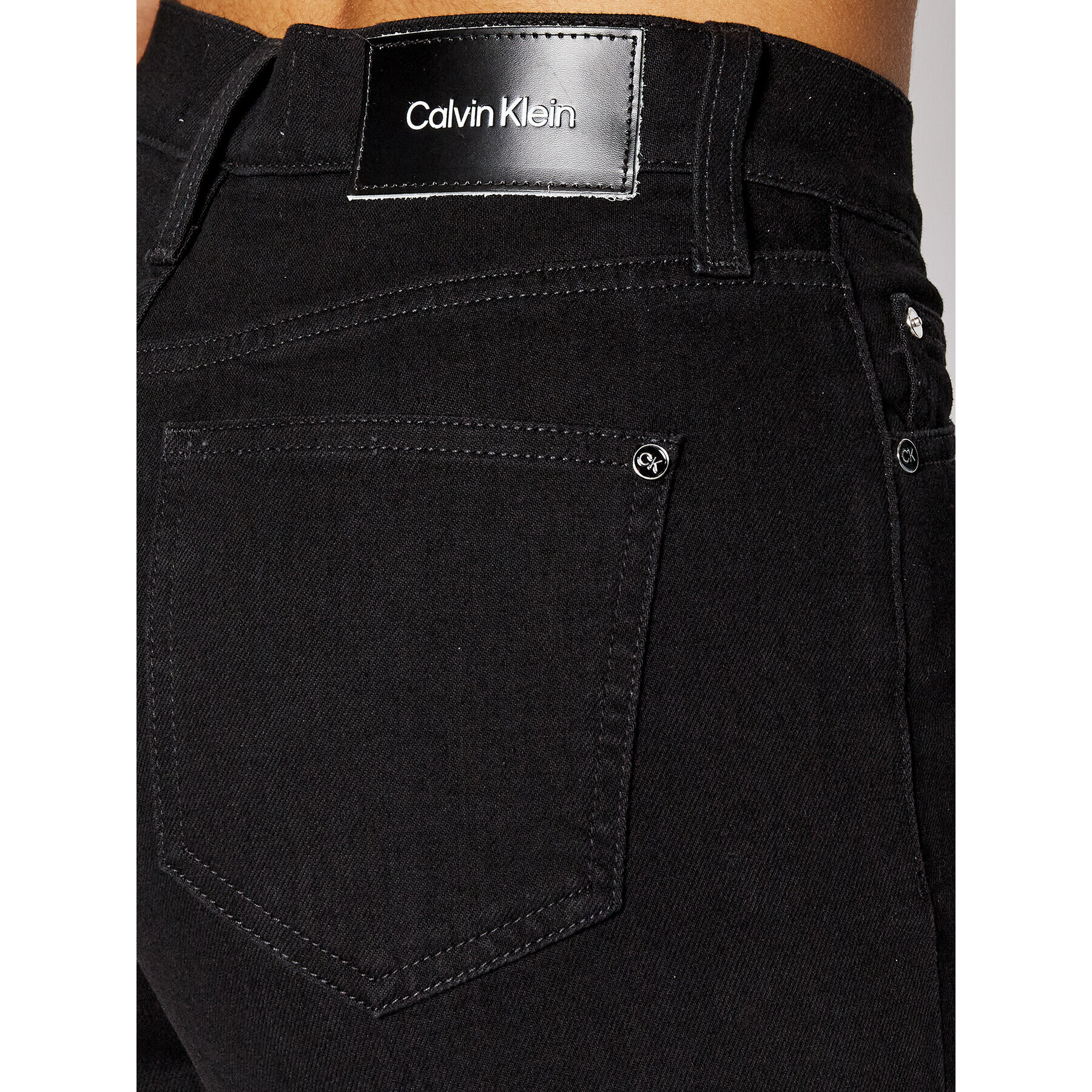 Calvin Klein Jeans kratke hlače K20K203856 Črna Regular Fit - Pepit.si