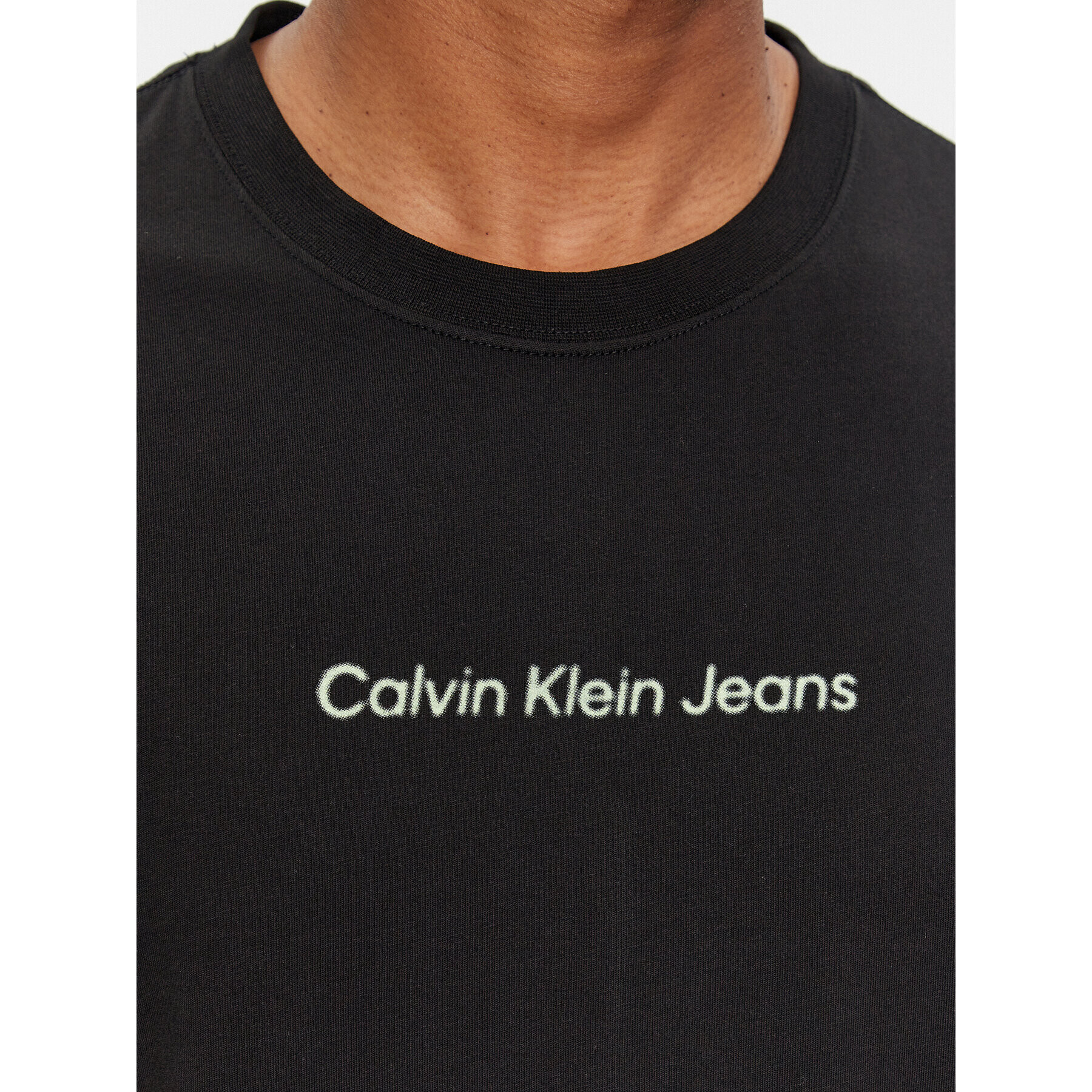 Calvin Klein Jeans Majica Mirrored J30J324646 Črna Regular Fit - Pepit.si