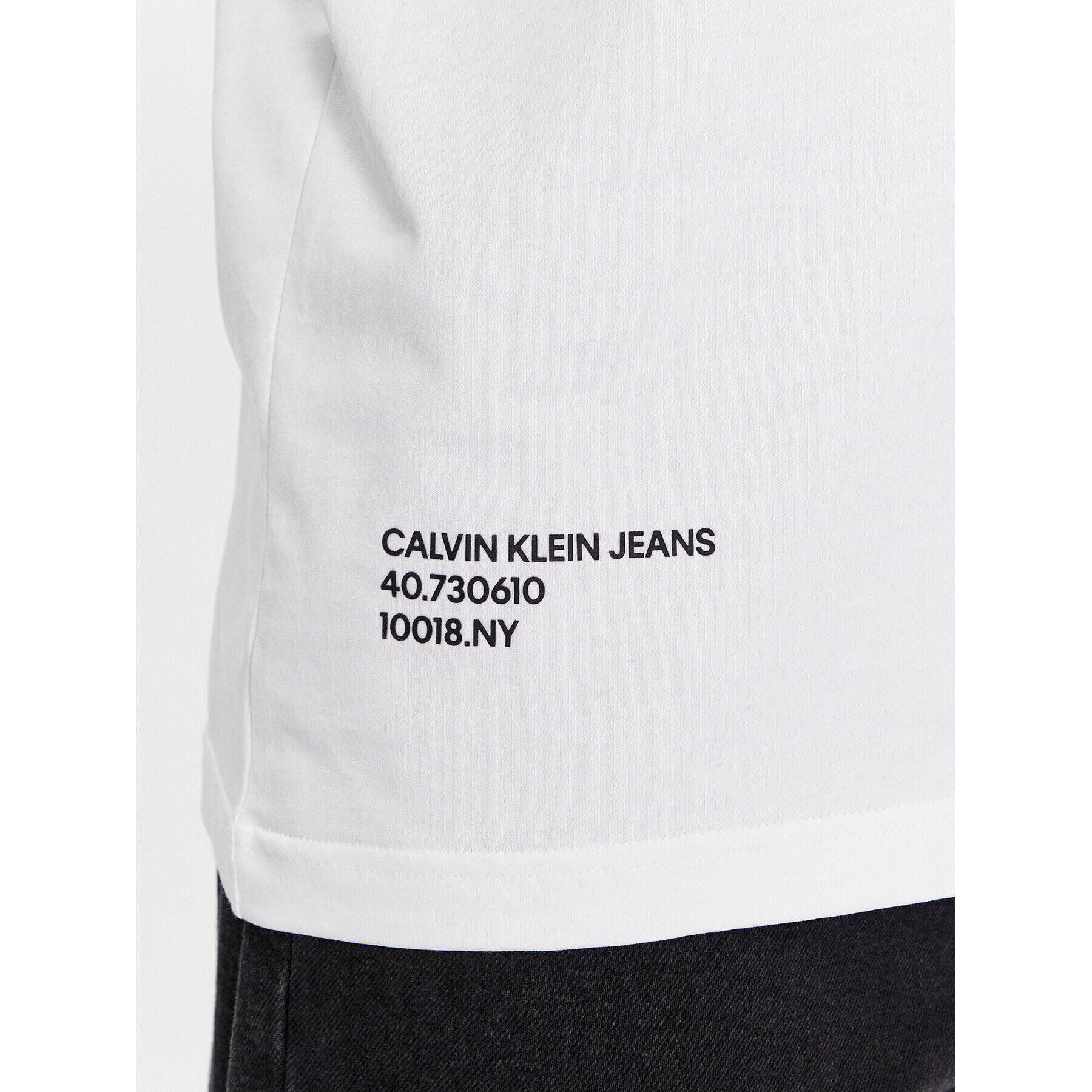 Calvin Klein Jeans Majica Text J30J325065 Bela Regular Fit - Pepit.si