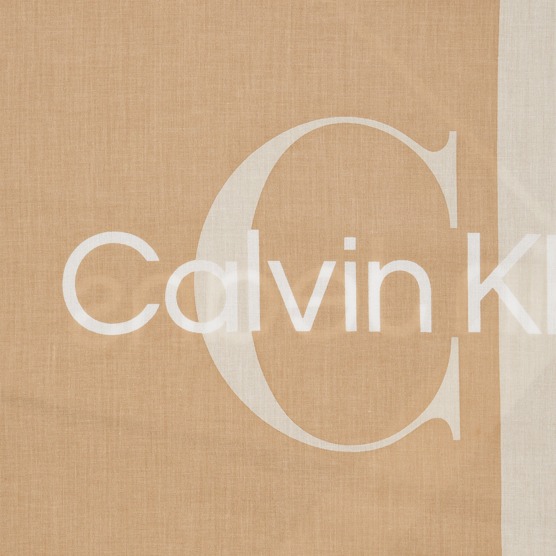 Calvin Klein Jeans Naglavna ruta Overprint Bandana 70X70 K60K610915 Rjava - Pepit.si