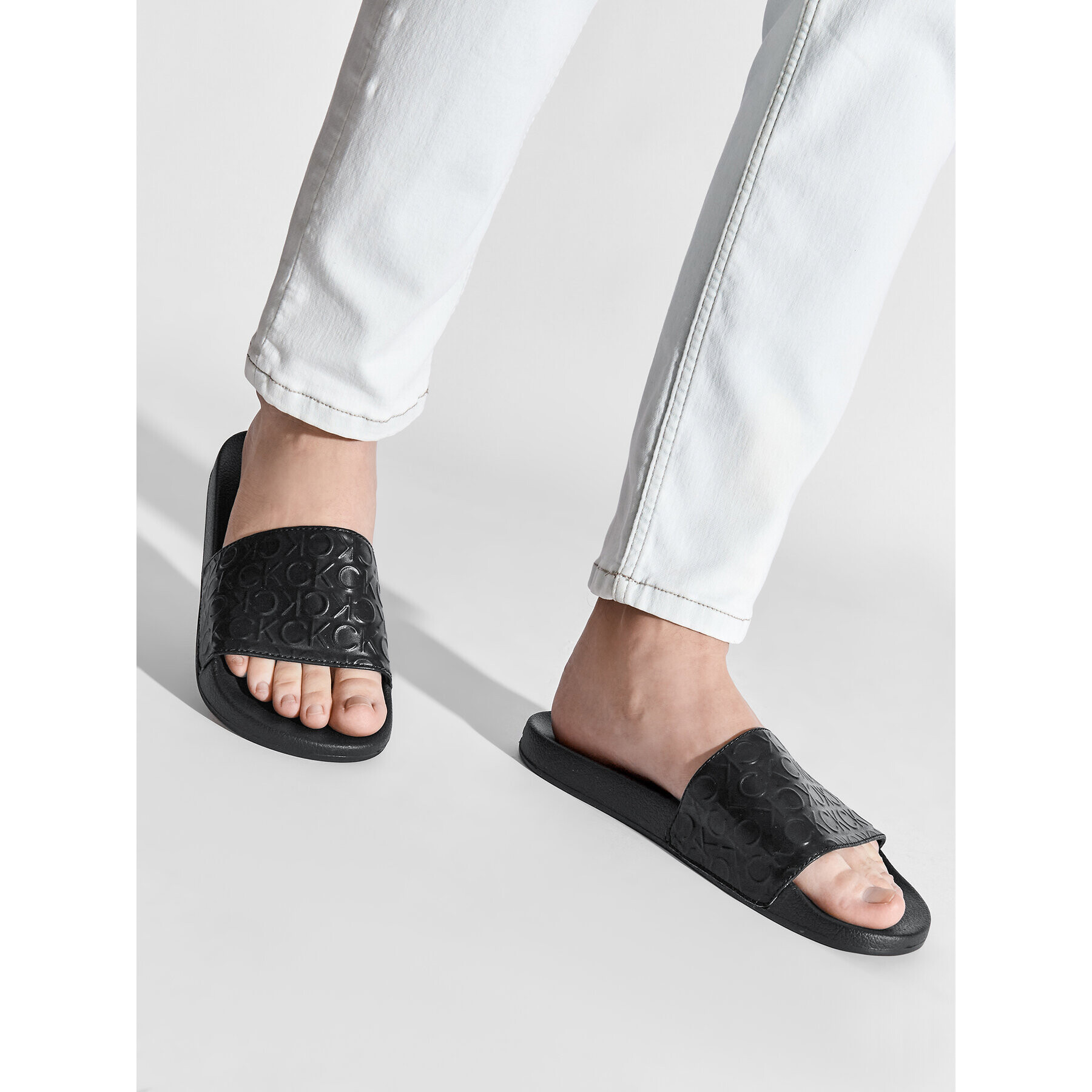 Calvin Klein Jeans Natikači Pool Slide High Freq HM0HM00460 Črna - Pepit.si