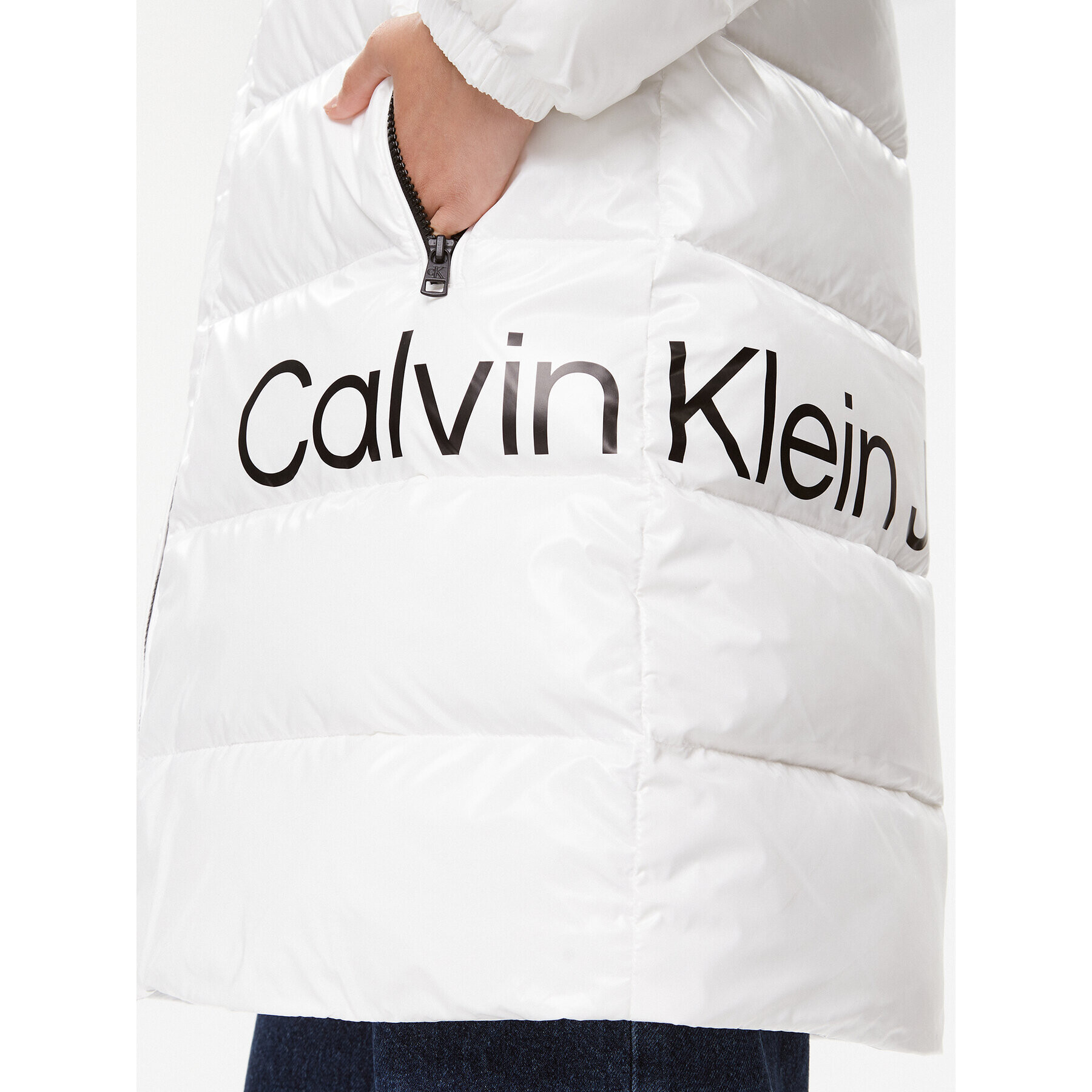 Calvin Klein Jeans Puhovka J20J221902 Bela Regular Fit - Pepit.si