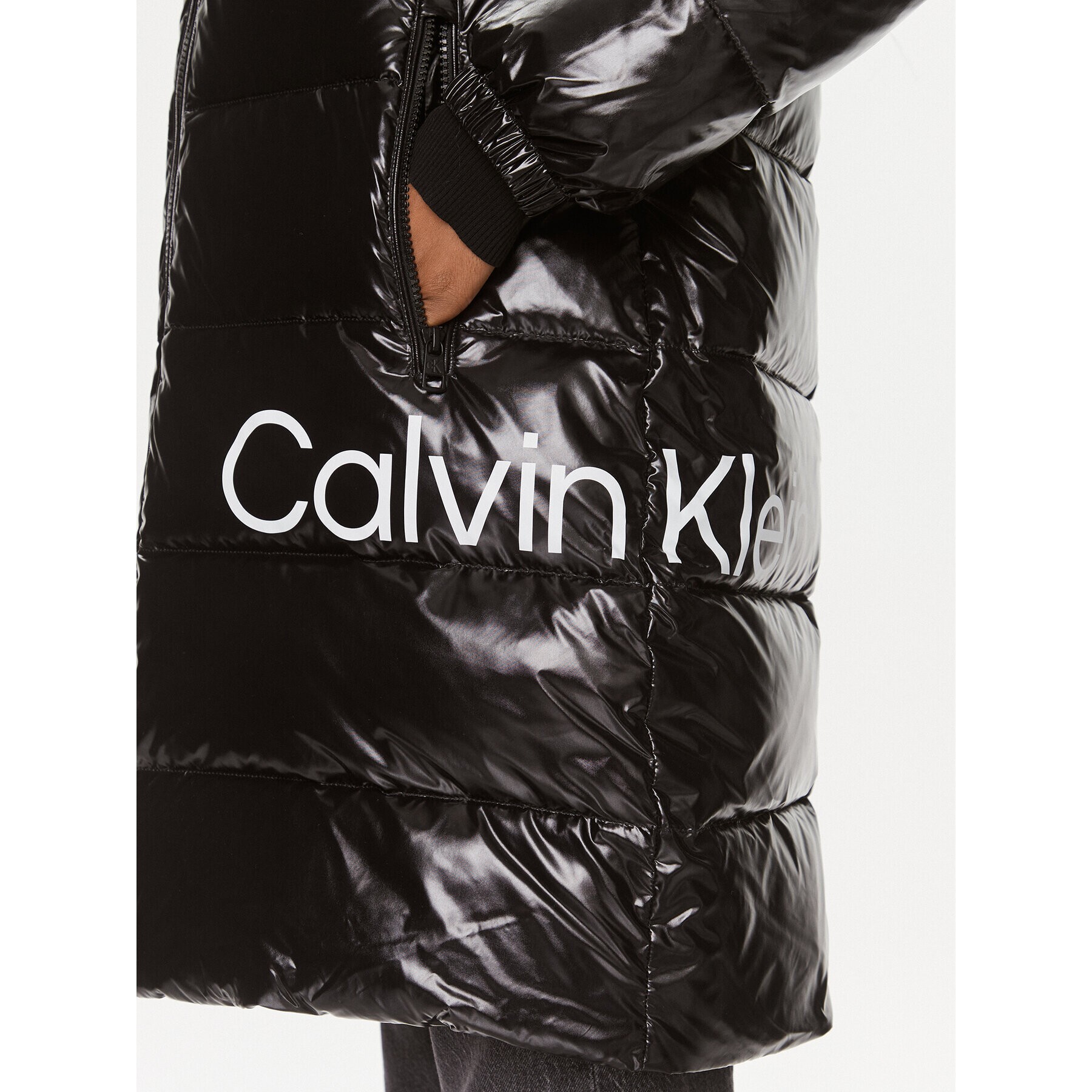 Calvin Klein Jeans Puhovka J20J221902 Črna Regular Fit - Pepit.si