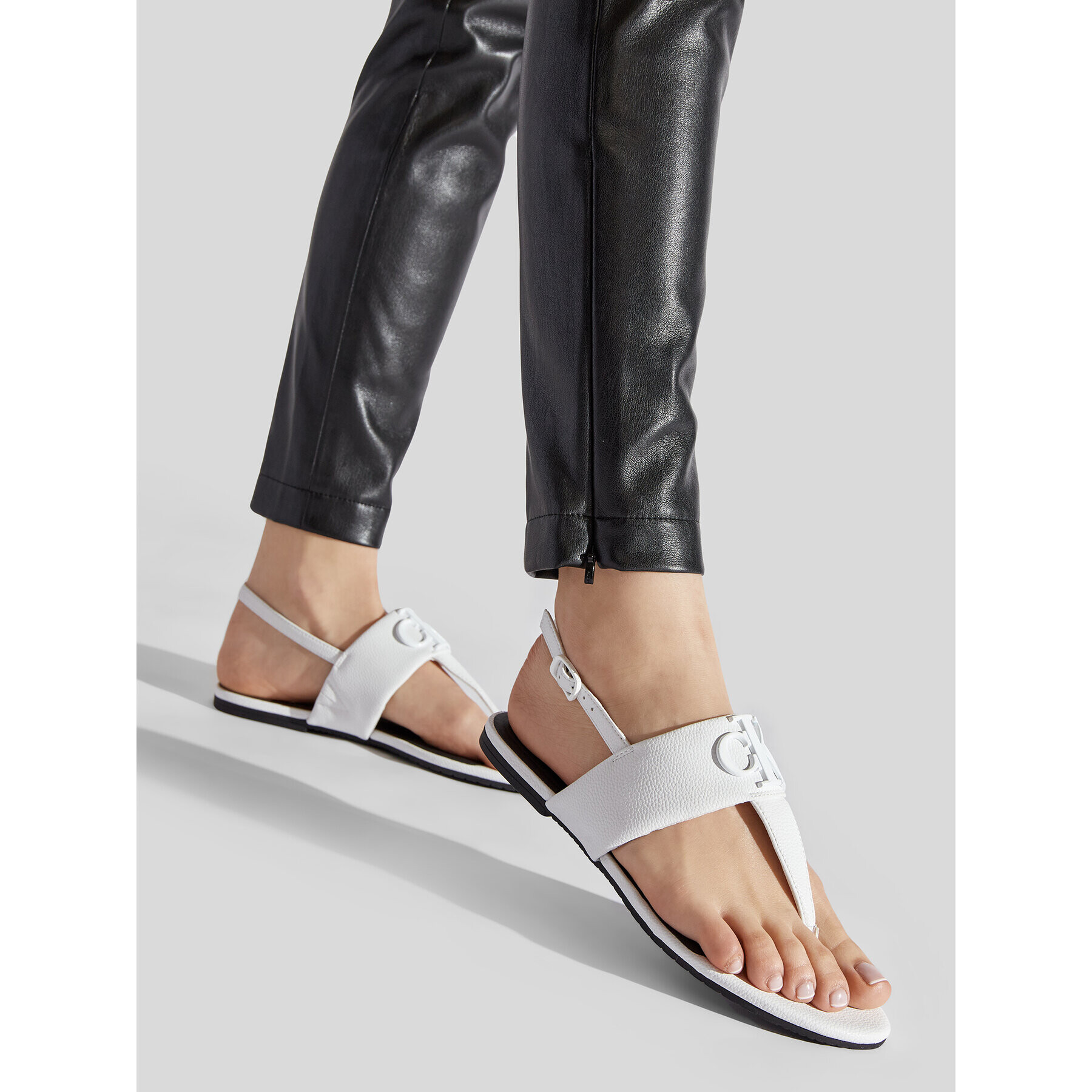 Calvin Klein Jeans Sandali Flat Sandal Hw Lth 2 YW0YW00544 Bela - Pepit.si