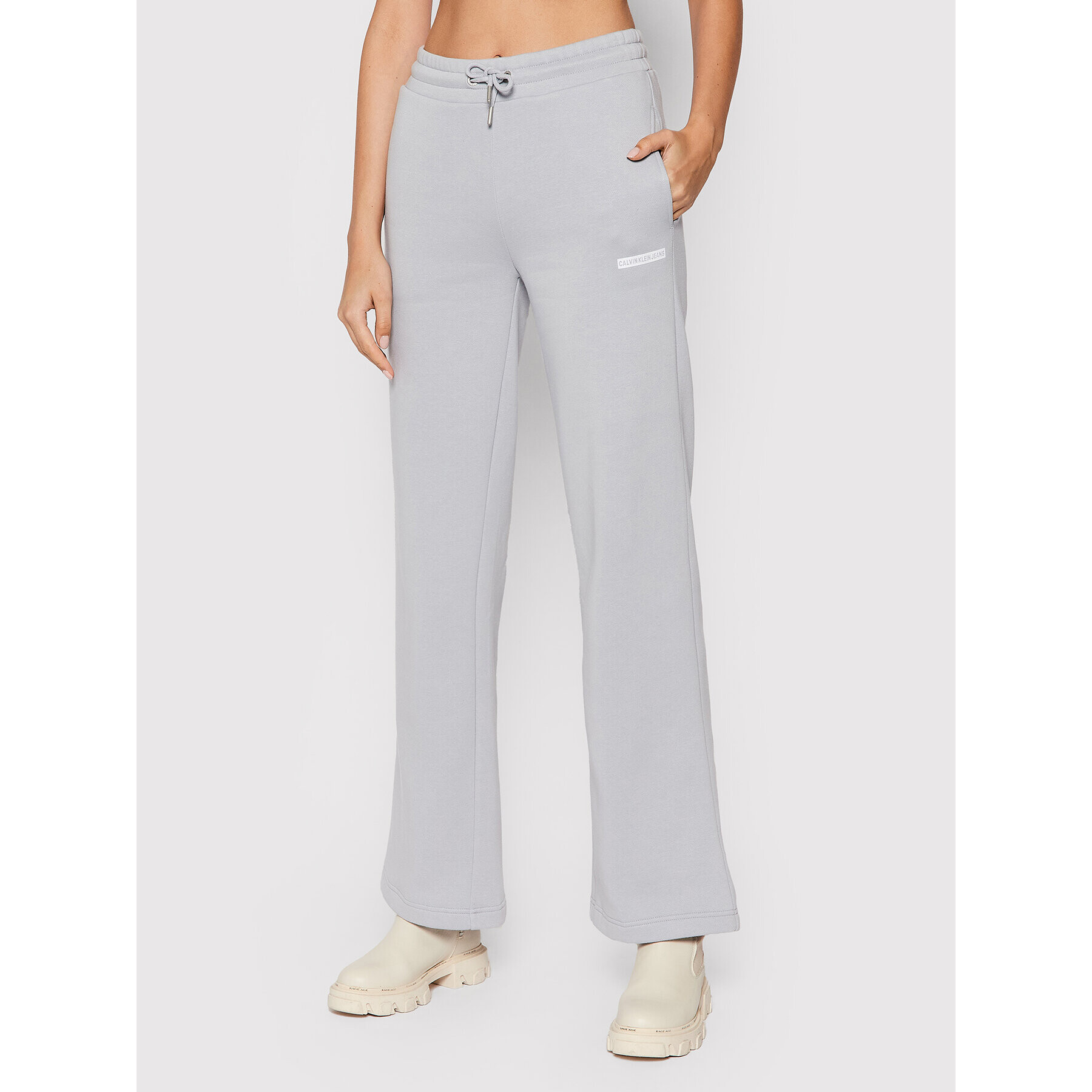 Calvin Klein Jeans Spodnji del trenirke J20J217293 Siva Relaxed Fit - Pepit.si