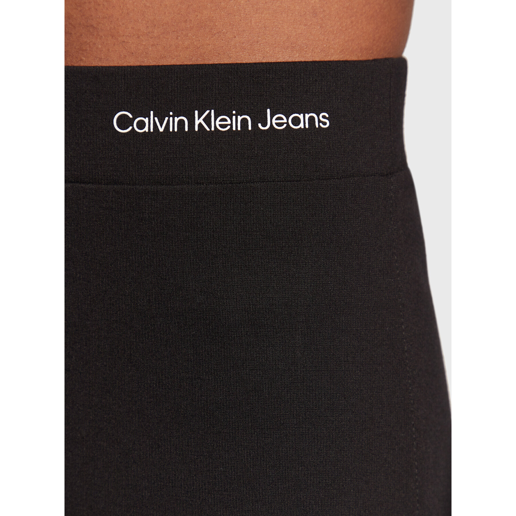 Calvin Klein Jeans Spodnji del trenirke J20J219746 Črna Slim Fit - Pepit.si