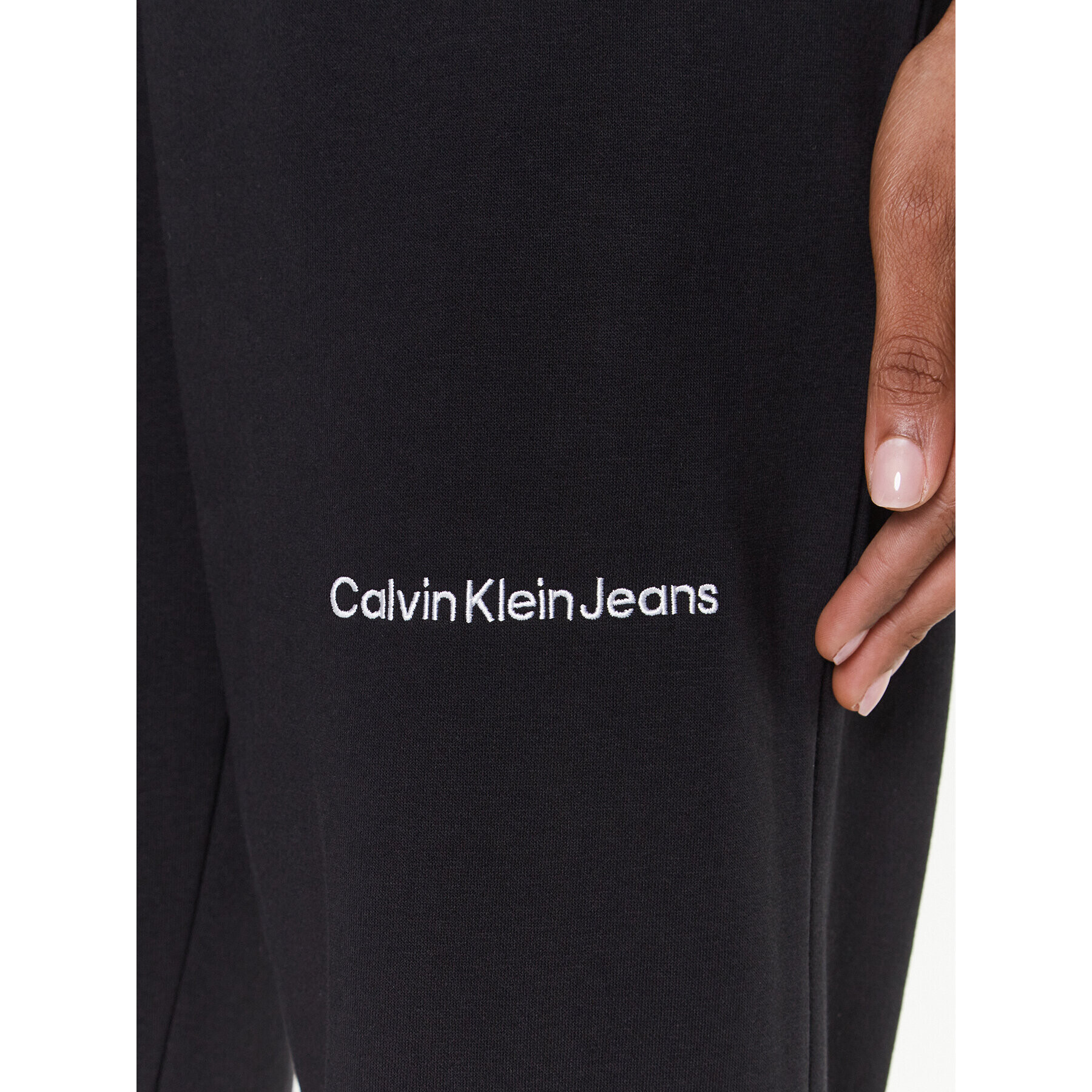 Calvin Klein Jeans Spodnji del trenirke J20J220675 Črna Relaxed Fit - Pepit.si