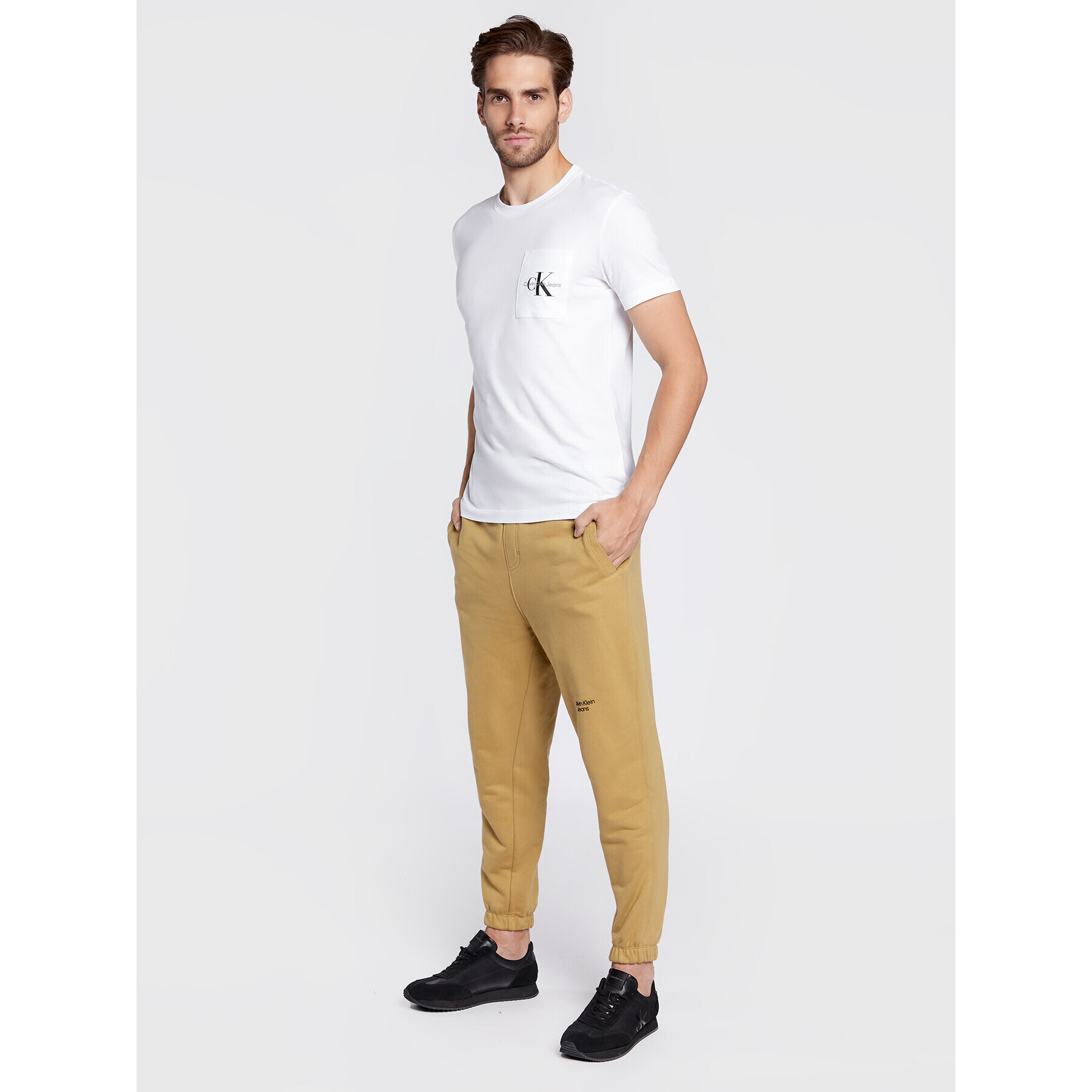 Calvin Klein Jeans Spodnji del trenirke J30J320590 Bež Regular Fit - Pepit.si