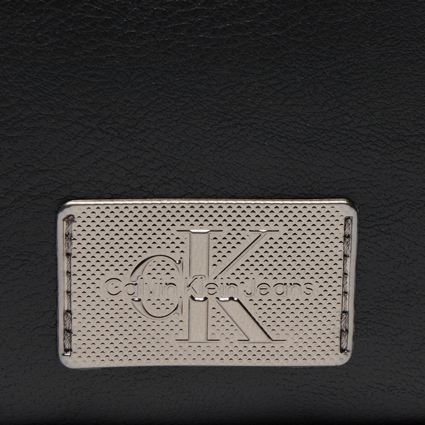 Calvin Klein Jeans torba za okoli pasu Tagged Slim Waistbag22 K50K511393 Črna - Pepit.si