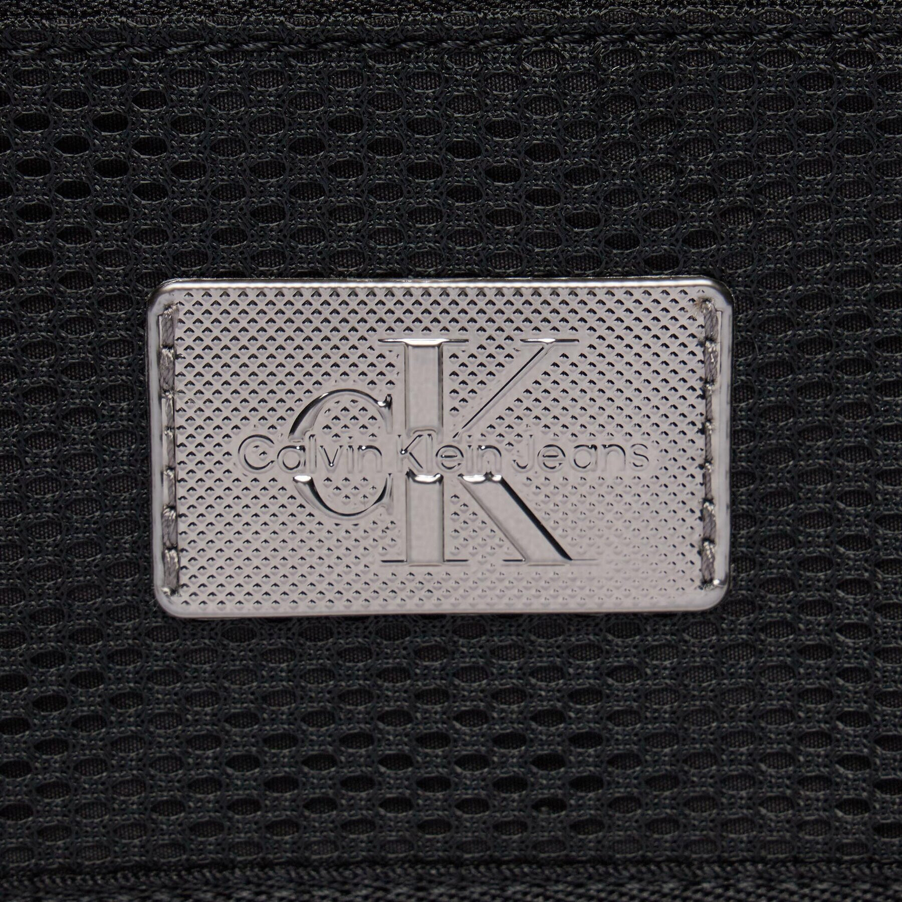 Calvin Klein Jeans Torbica za okrog pasu Tagged Flap Camera Bag22 K50K511386 Črna - Pepit.si