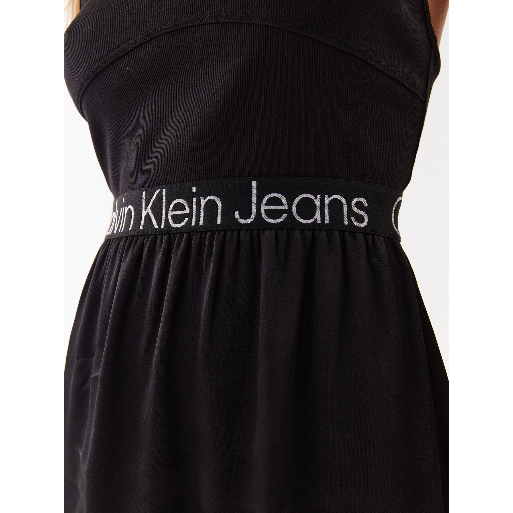 Calvin Klein Jeans Vsakodnevna obleka J20J221624 Črna Regular Fit - Pepit.si